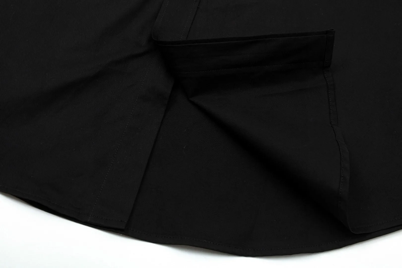 🅿️326 DIOR Dior 🔥The most popular style is coming. Fluorescent logo embroidered 1947 letter pattern long-sleeved shirt. 2024ss official website new long-sleeved shirt, exquisite embroidered logo. High-end version, customized fabrics at the counter. Highly breathable and comfortable, exquisitely crafted, impeccable detail processing, ✅customized logo engraved buttons, complete with three labels. Brand element design concept reflects high quality. It feels delicate and soft! It presents a casual cut and the upper body shape is great! 🐉Code number: M-XXL
