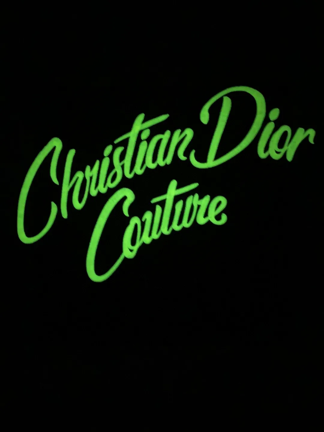 🅿️326 DIOR Dior 🔥The most popular style is coming. Fluorescent logo embroidered 1947 letter pattern long-sleeved shirt. 2024ss official website new long-sleeved shirt, exquisite embroidered logo. High-end version, customized fabrics at the counter. Highly breathable and comfortable, exquisitely crafted, impeccable detail processing, ✅customized logo engraved buttons, complete with three labels. Brand element design concept reflects high quality. It feels delicate and soft! It presents a casual cut and the upper body shape is great! 🐉Code number: M-XXL