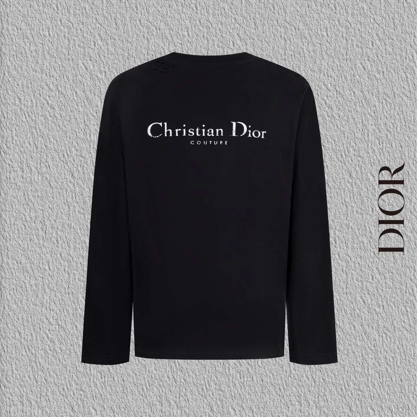 🅿️240 Style No. B45 Dior frayed letter print long T consistent style on DIOR official website Fabric: 32-count double yarn 300g pure cotton fabric Weaving and dyeing threads of the same color in the same cylinder Process: imported machine white ink direct-jet printing ➕ fraying technology Supporting: three-standard complete cardboard oil paper code sticker packaging High temperature pre-shrinking process before production will not shrink and deformation Imported machine professional plate production os version Can wear up to 200 pounds. The size is measured manually. The error of 2-3cm is normal. Color: black white size: s m l xl