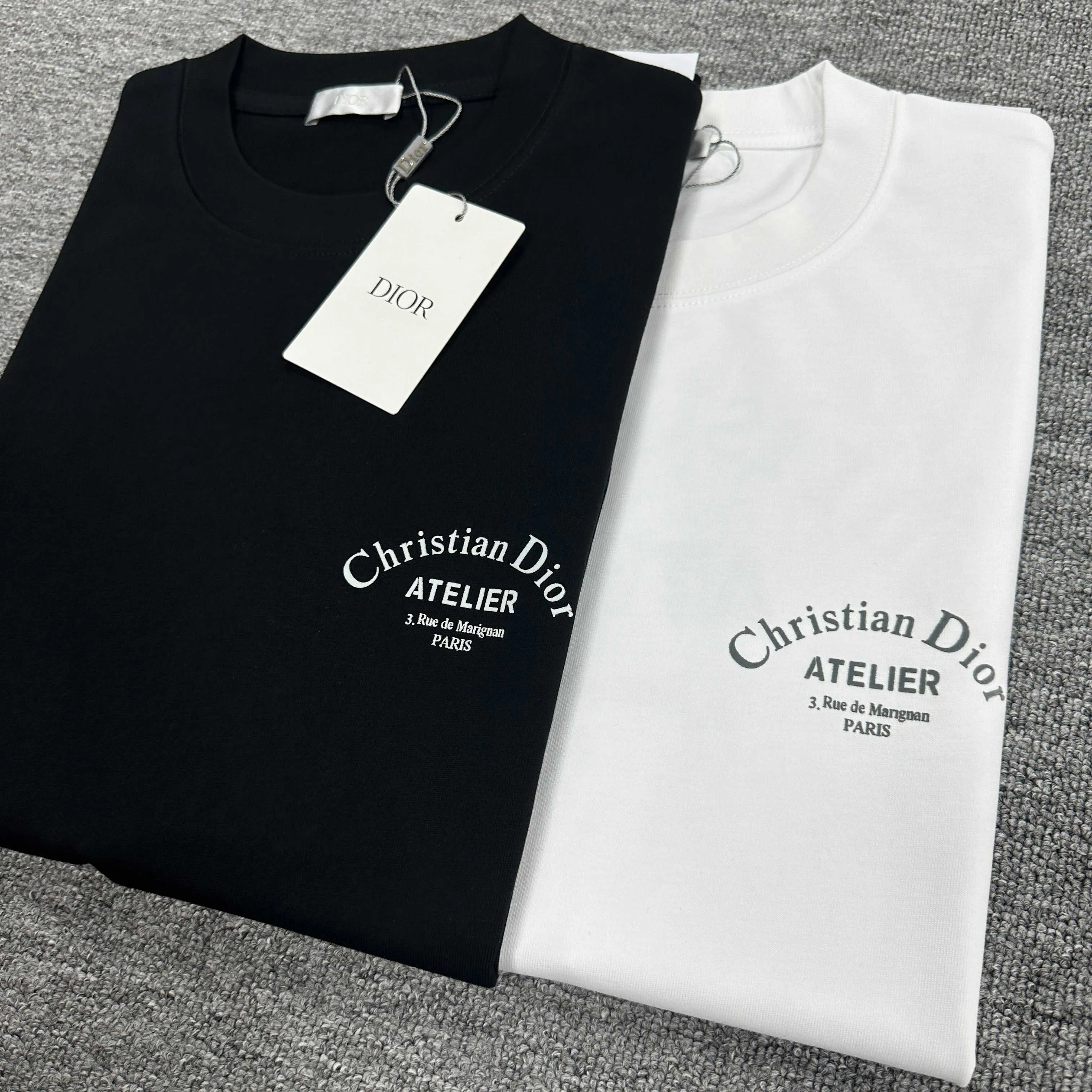 🅿️190 Dio* Dior 2025 spring and summer new style Classic letter flocking process before and after simple and elegant Customized double yarn plain cotton fabric Short-sleeved T-shirt Uniform for men and women Color: black white Size: S (90-130 catties) M (120-150 catties) L (140-165 catties) XL (160-180 catties) XXL (180-210 pounds)