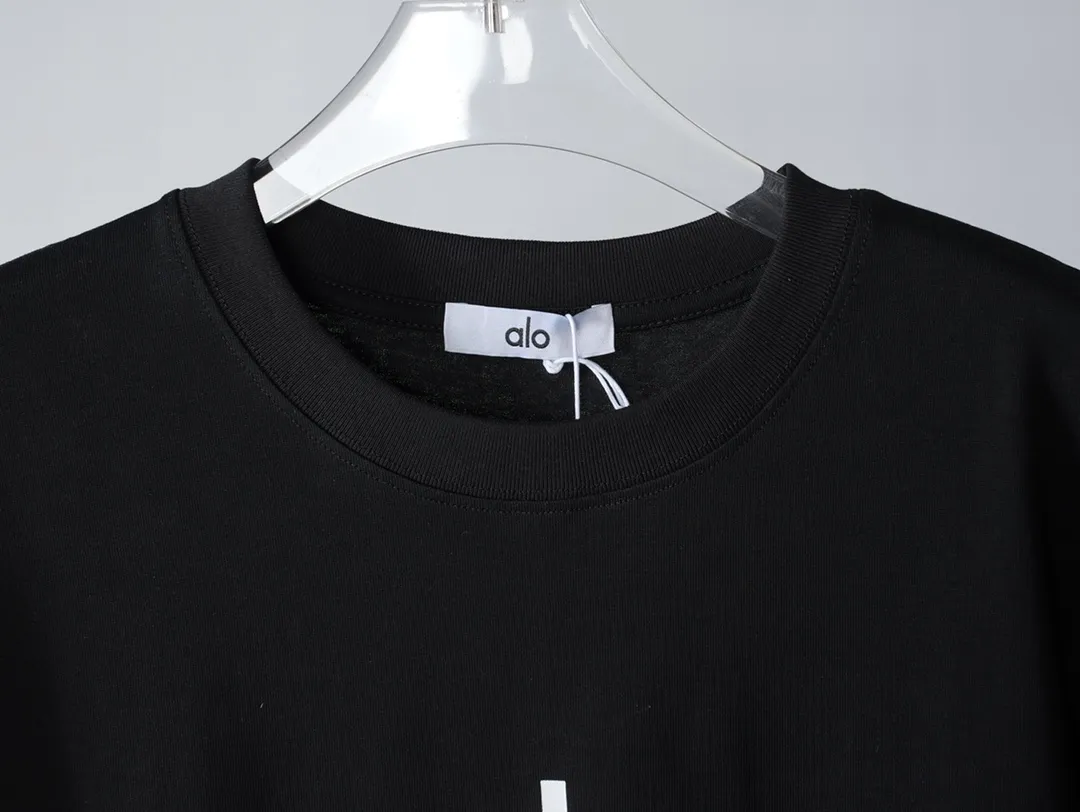 🅿️180 "alo1" Alo 2025ss letter printed logo simple short-sleeved T-shirt. Purchase the original version and develop it. Imported slurry. Can be washed casually without any deformation. Guaranteed not to fade or crack. Fine printing. Made of 280g combed cotton double yarn fabric. Fixed dyeing with 0 color difference. Same cylinder frame thread. 2 washes. Excellent hand feel. Customized original 6 hang tags and a full set of accessories. Invincible details. Distinguish junk version. Only high-end. -Color: white black -Size: xs ~ l