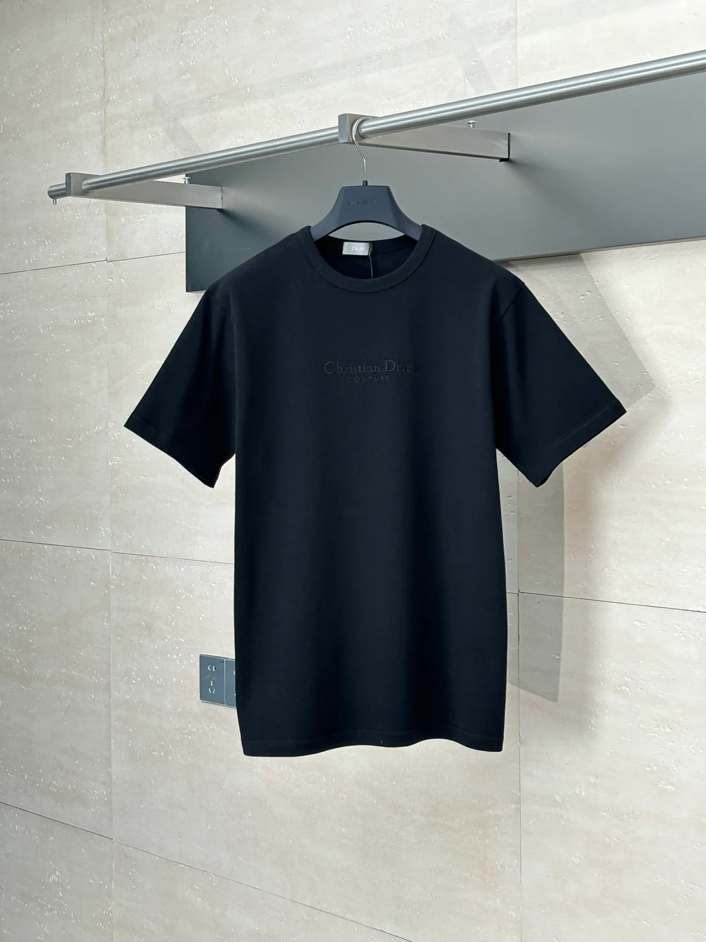 🅿️250 Dio*/Dior 25 new short-sleeved T-shirt with same color logo embroidery. Customized pure cotton material, breathable and comfortable, full of texture. Loose fit T-shirt cut, exquisite embroidery highlights the brand style. Size: S/M/L/XL
