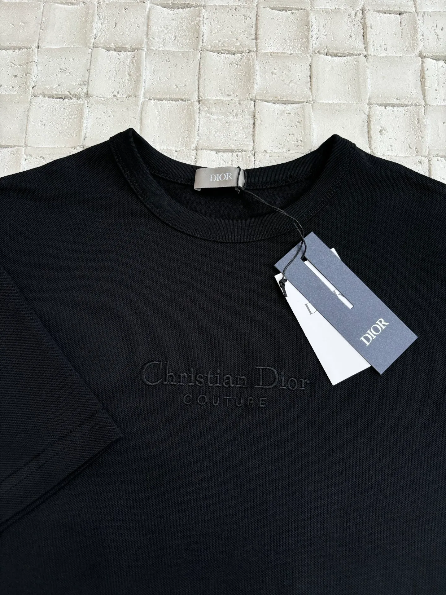 🅿️250 Dio*/Dior 25 new short-sleeved T-shirt with same color logo embroidery. Customized pure cotton material, breathable and comfortable, full of texture. Loose fit T-shirt cut, exquisite embroidery highlights the brand style. Size: S/M/L/XL