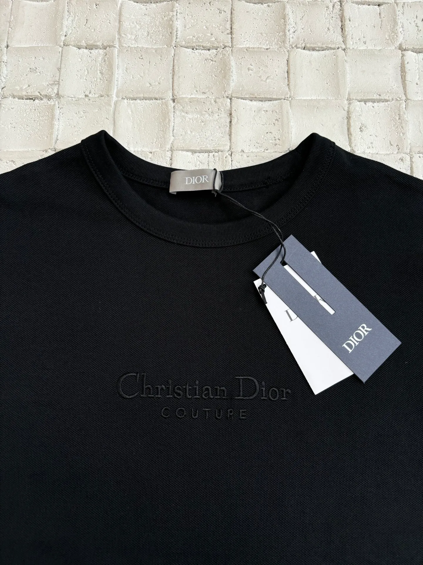 🅿️250 Dio*/Dior 25 new short-sleeved T-shirt with same color logo embroidery. Customized pure cotton material, breathable and comfortable, full of texture. Loose fit T-shirt cut, exquisite embroidery highlights the brand style. Size: S/M/L/XL