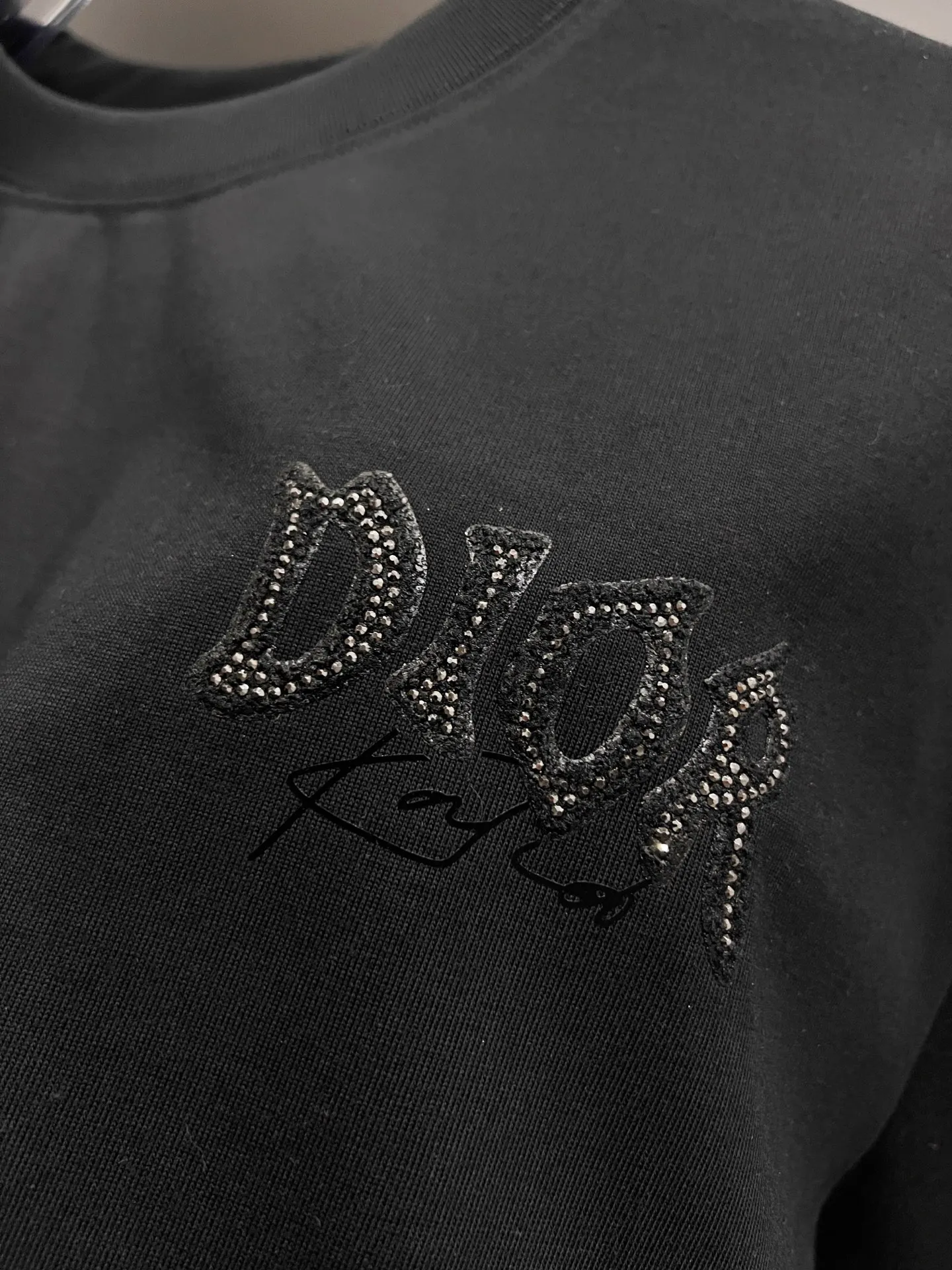 🅿️190 Dio* Dior 2025 autumn and winter new style Classic letter three-dimensional patchwork technology Simple and elegant Customized double yarn plain cotton fabric Short-sleeved T-shirt Same style for men and women Size S M L XL XXL Five sizes black white