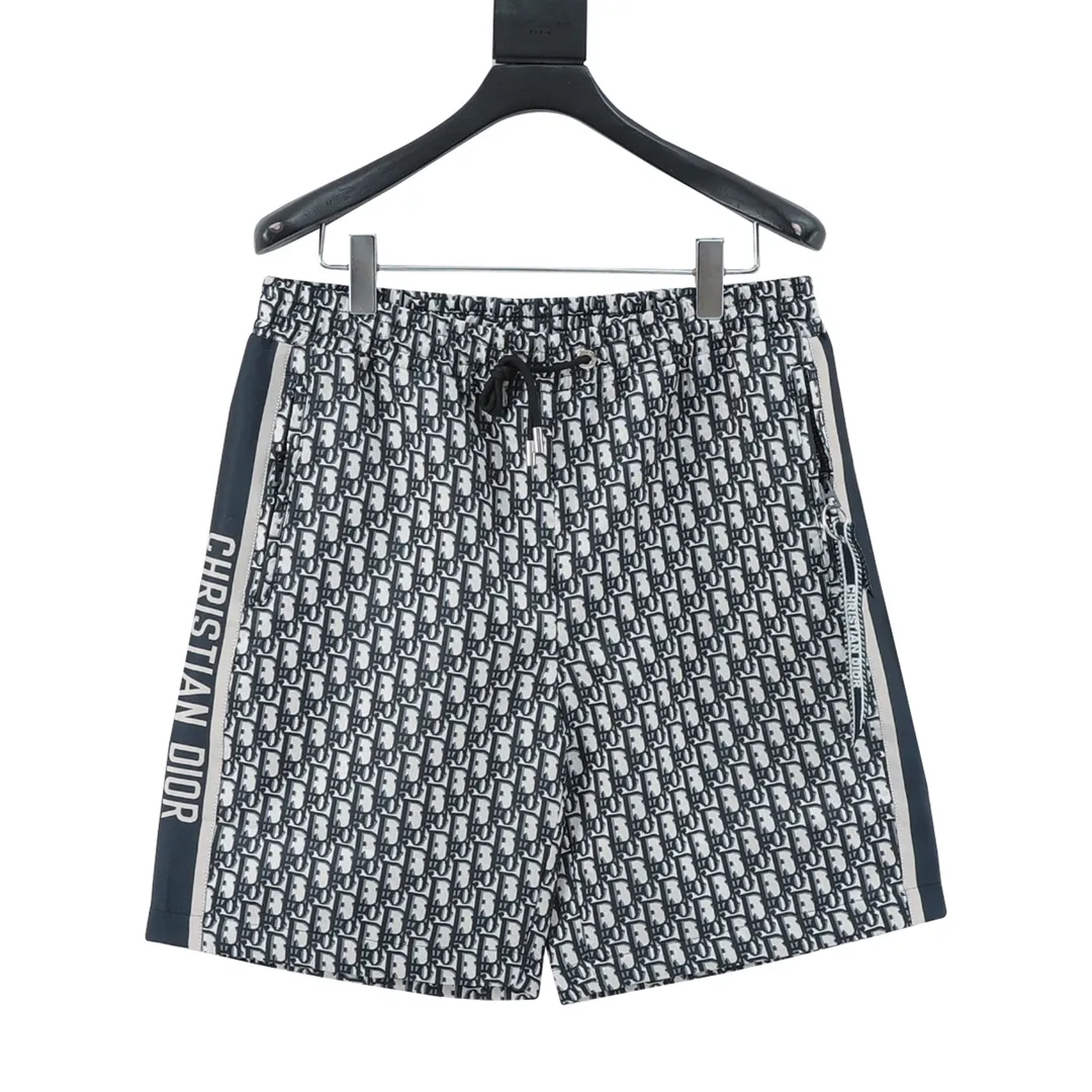 🅿️310 DIOR/Dior Presbyopic Ribbon Shorts. The original purchase of heavy-weight clothing is developed from raw materials. The highest version is released on the entire network. The fabric is made of imported raw materials, and the whole piece is Dr's classic jacquard weave. The minimum order is 8,000 meters of fabric, which is produced day and night by imported yarn-dyed looms. The daily output of each machine is only 40 meters. All alignment materials are close to 4 meters. The position spacing of the letter webbing and the webbing effect are completely consistent with the original version. The entire garment is lined with black fabric imported from South Korea. The placket zipper is made from a unified mold and is custom-made, and the rails are machine-pressed from imported environmentally friendly materials. After the lower corner rope is woven, the core dyeing technology is used to achieve the final dyeing effect. After pattern development and pattern making, computer intelligent cutting is used to increase work efficiency while ensuring the integrity of the pattern. The upper body effect is restored consistently! ! ! Size：XS-L