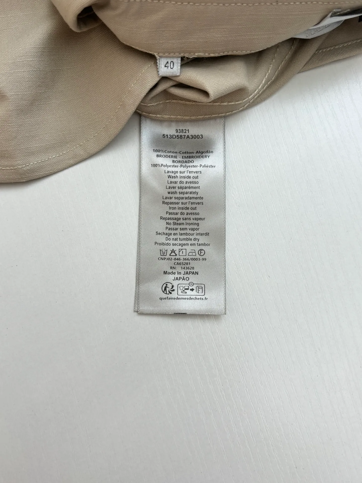 🅿️460 DIO*/Dior 25 autumn and winter new LH Hamilton co-branded embroidered shirt is made of custom-made blue cotton fabric, which feels soft and waxy yet sinewy, not comparable to cheap products! It uses a fabric pre-shrinking and setting machine imported from Italy. It does not deform or shrink no matter how many times it is washed, and the color is firmly locked in. The more I look at it, the more I like it! The chest and trouser legs are decorated with embroidery. Every stitch of the Swiss high-precision embroidery machine is stably and accurately embroidered. The lines of the joint pattern are smooth and the same color as the fabric but with a sense of layering! The old letter printed label on the back waist, high temperature and high pressure "welds" the pattern on the fabric, which can be matched with many types of clothing to create a fashionable look. Customized accessories, three complete sizes Size: S/M/L/XL