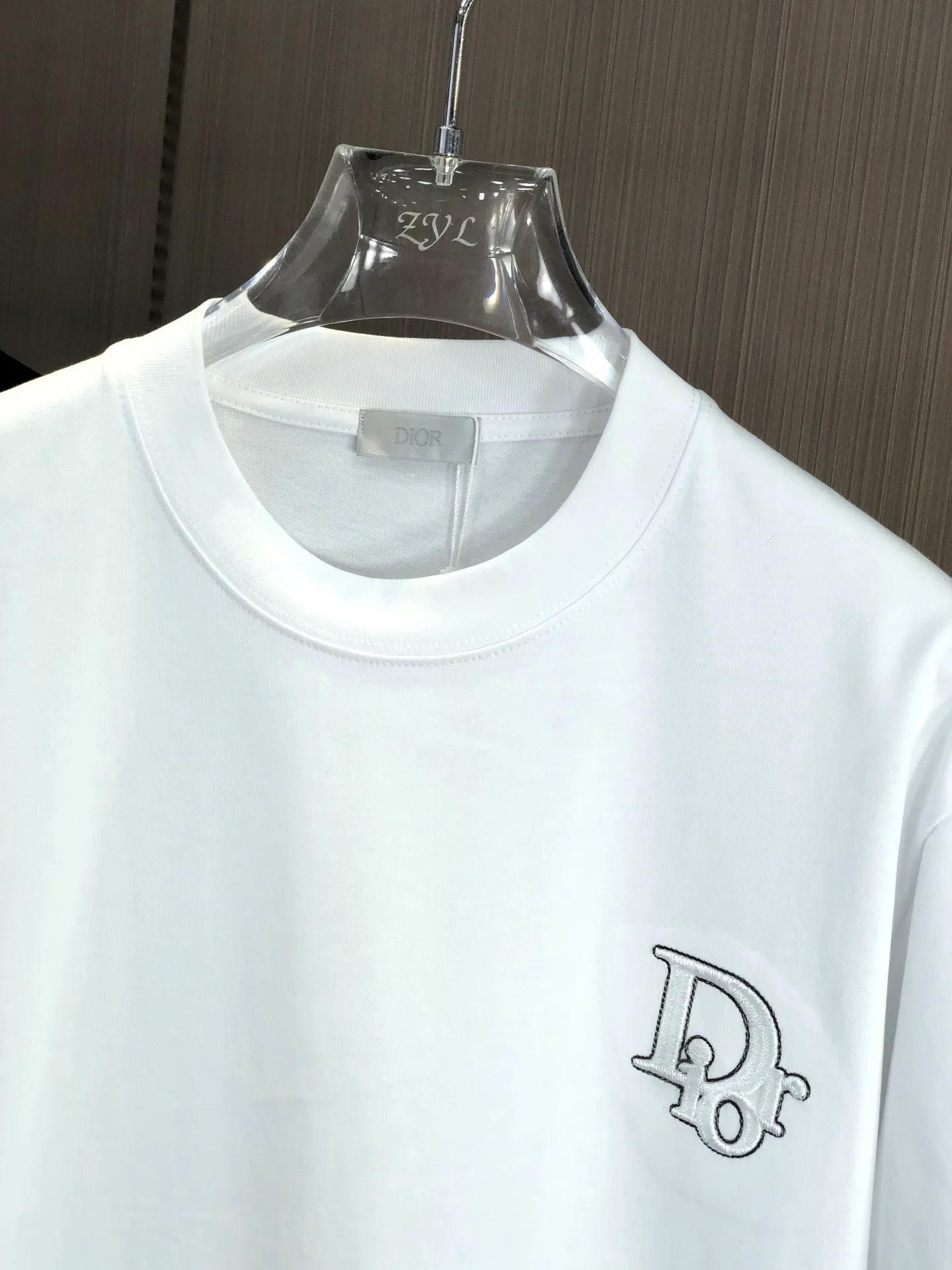🅿️200 Dior 2025 Spring and Summer New Style Round Neck Short Sleeves Hollow Embroidery of Arch Bridge ➕Single Needle Embroidery Full of Details Made of High Weight 320g Double Yarn Combed Cotton Fabric Slightly Loose Fit Fabric Feels Soft and Thick Same Style for Men and Women Color: Black White Code Number: SMLXLXXL