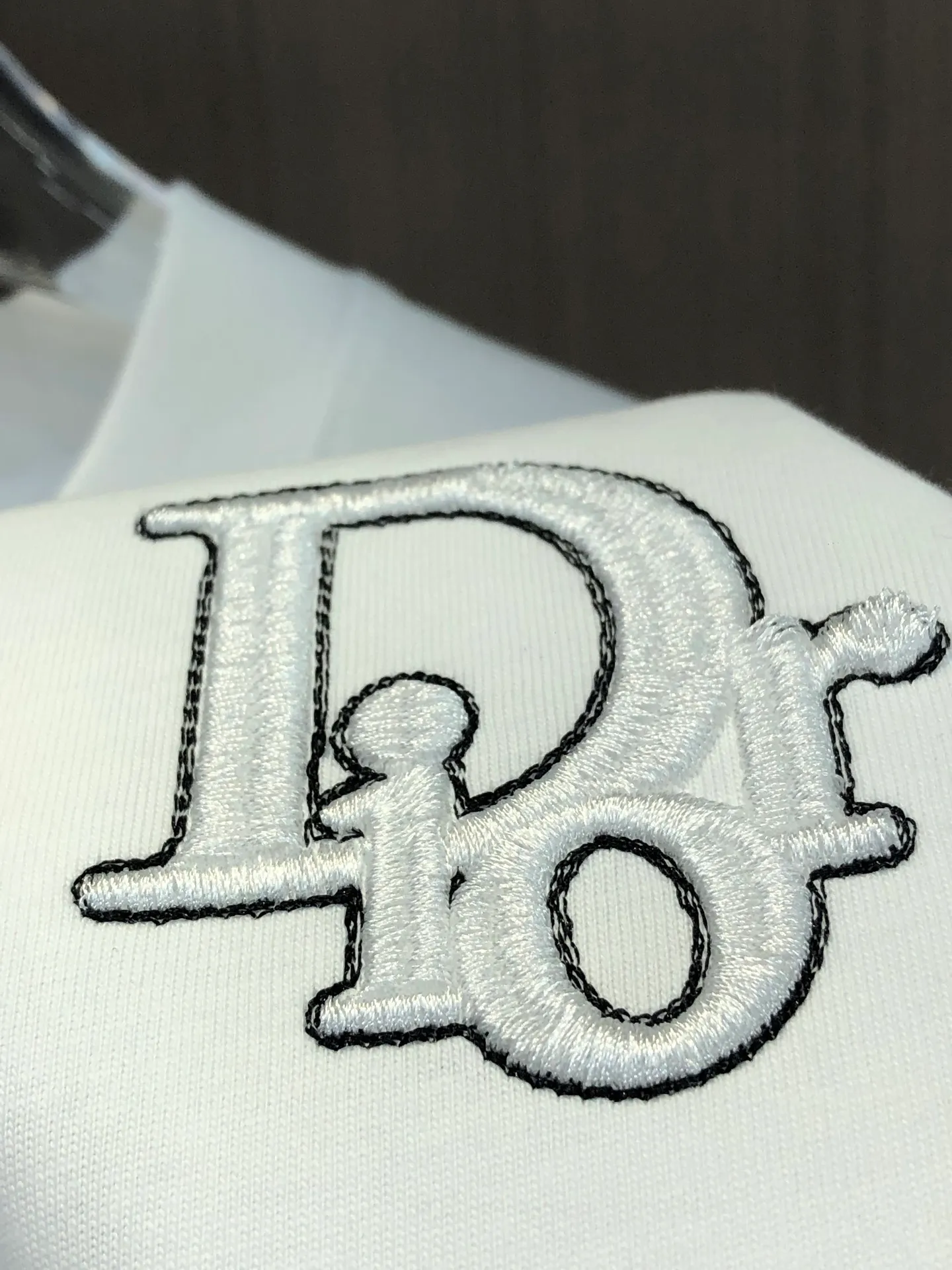 🅿️200 Dior 2025 Spring and Summer New Style Round Neck Short Sleeves Hollow Embroidery of Arch Bridge ➕Single Needle Embroidery Full of Details Made of High Weight 320g Double Yarn Combed Cotton Fabric Slightly Loose Fit Fabric Feels Soft and Thick Same Style for Men and Women Color: Black White Code Number: SMLXLXXL