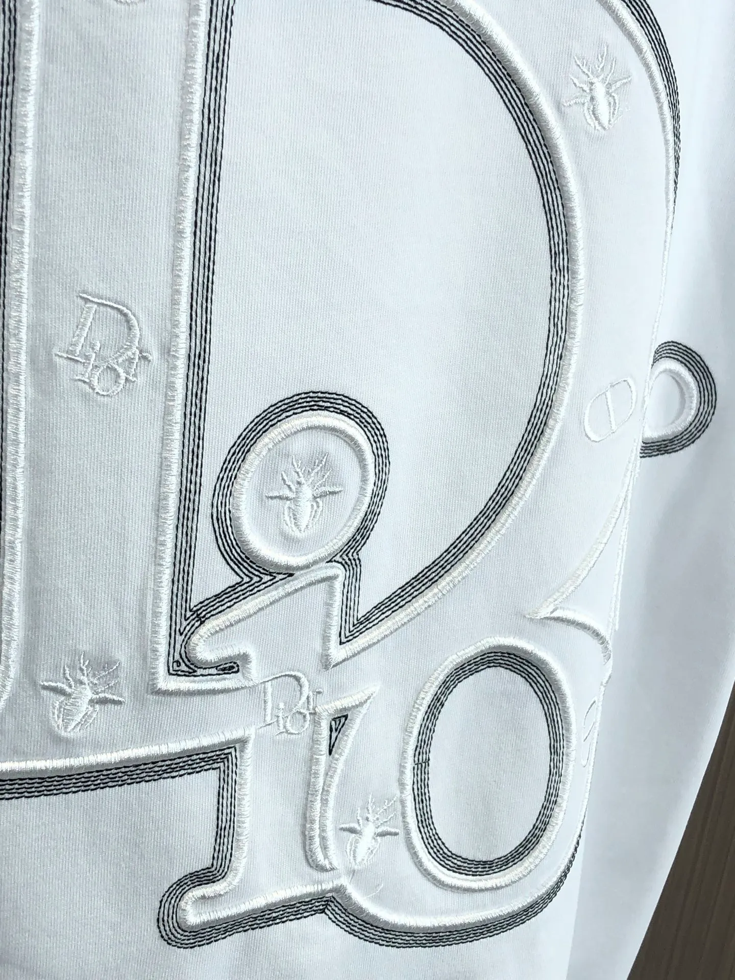 🅿️200 Dior 2025 Spring and Summer New Style Round Neck Short Sleeves Hollow Embroidery of Arch Bridge ➕Single Needle Embroidery Full of Details Made of High Weight 320g Double Yarn Combed Cotton Fabric Slightly Loose Fit Fabric Feels Soft and Thick Same Style for Men and Women Color: Black White Code Number: SMLXLXXL