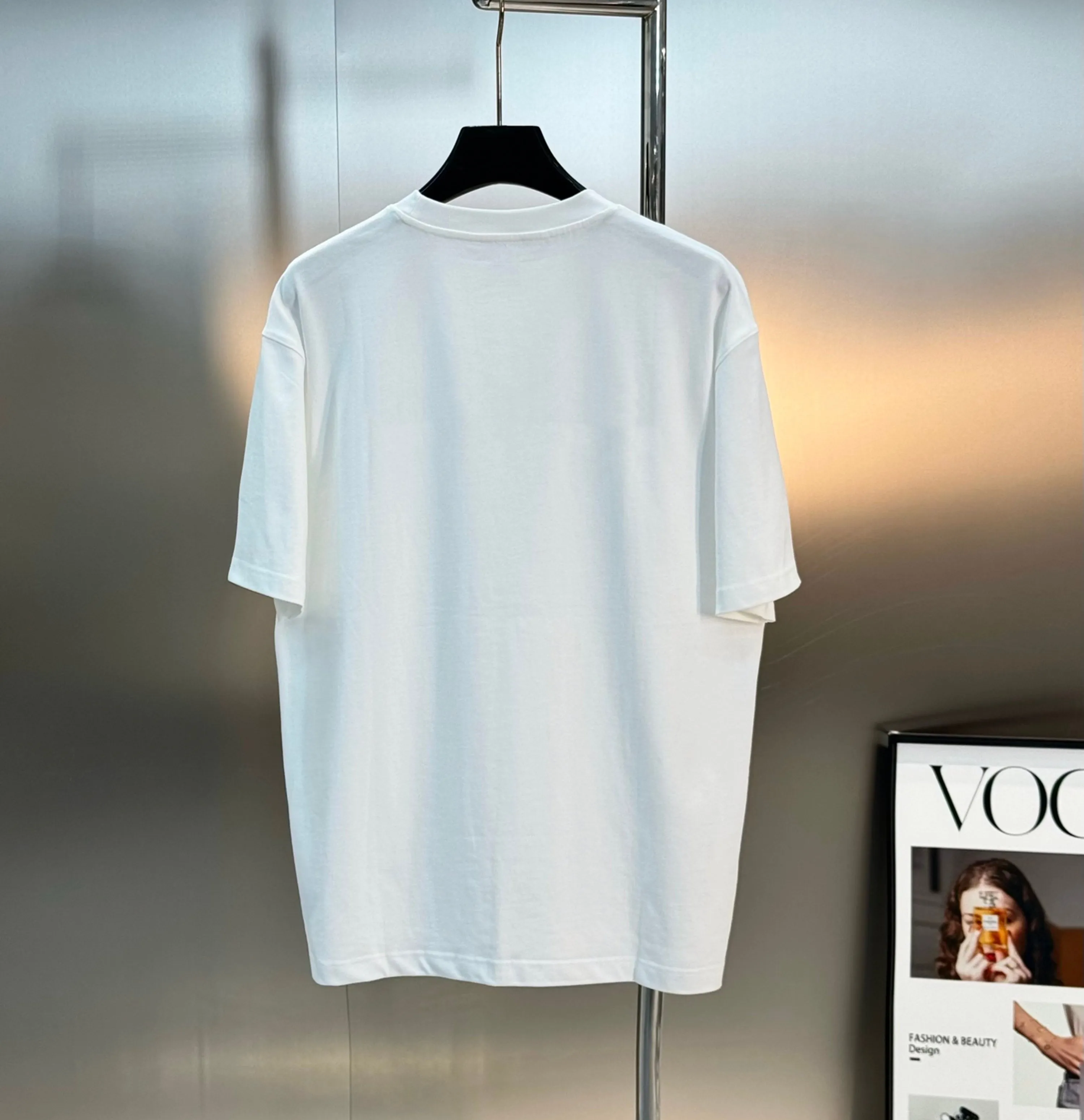 🅿️180 Dior 25s new summer cotton round neck short sleeves❤️Classic brand letter logo on the chest. High temperature three-dimensional heat transfer process. Preferred 260g pure cotton fabric! ! ! It is tight and thick and will not become thinner with washing... Mao Mao Party, who has high requirements for comfort, closes his eyes and flushes... The outline of the brand letters is clear and three-dimensional, revealing the visual impact of the picture! Color: White. Black. Size: s-xxl