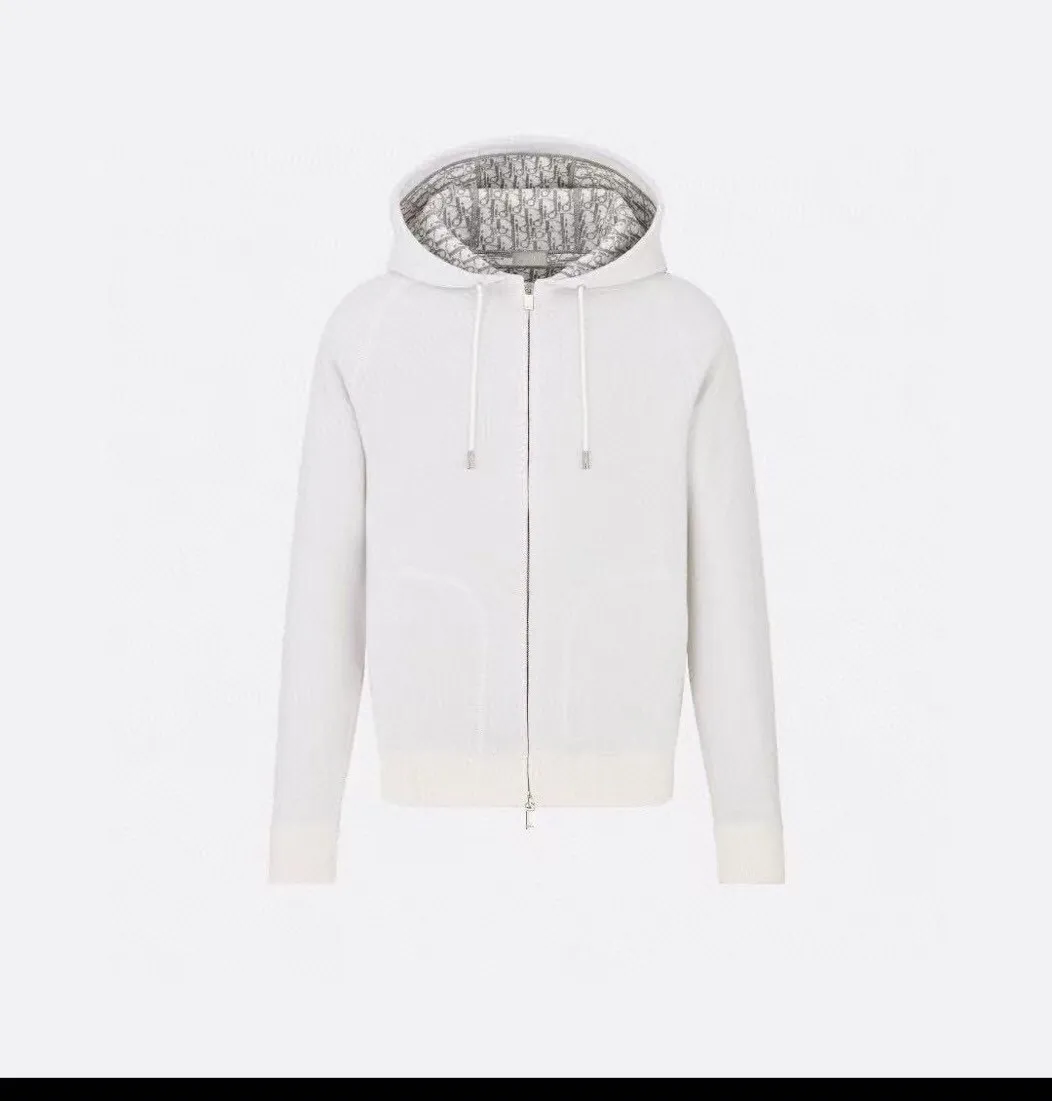 🅿️720 (No pressure in and out of the cabinet🔥 ZP version) Thick cashmere Double-sided🉑️Wearable The size is too large⚠️-Dior official website classic style🔥 Double-sided wearable different style letter logo jacquard cashmere blend hooded sweater jacket Men and women alike -Using ZP custom-dyed cashmere wool 98% cashmere fabric Threads are custom-dyed in the same cylinder with zero color difference Full set of auxiliary materials customized to distinguish the market currency. Welcome to compare - Color White Gray Dark Gray - Size S M L S-150 M -170 L-200 or less