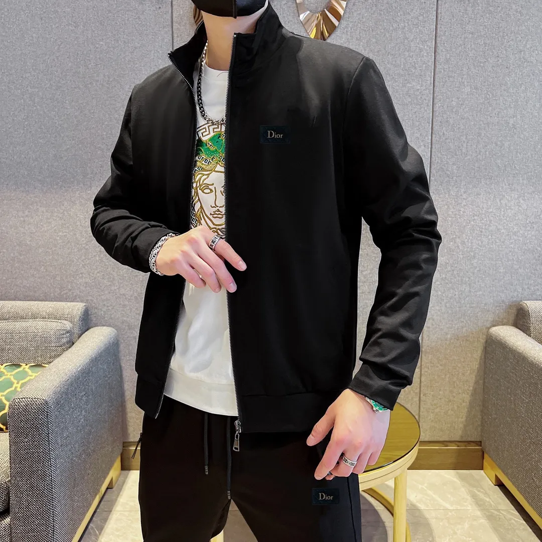 🅿️420 [DIOR Dior] (Fat Man Gospel) hot-selling suit is coming. Focus on the original version of the official website. 2025 new hot-selling cardigan sweater suit. The original order is the best product. 🇭🇰The meticulous work of top designers is dedicated to a fitting and perfect upper body effect. All-natural high-quality Roman cotton 100%, close-fitting comfort, noble and elegant! Original hardware embodies elegance and nobility! Counter size: M-5XL (maximum wear up to 220 pounds)