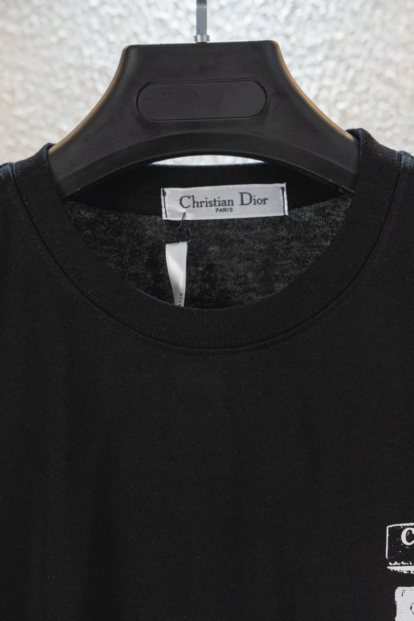 🅿️166 Style No. L8030 DIOR Dior printed letters‼ ️Short-sleeved T-shirt® is the same as the official website *Customized 280g cotton fabric, soft, skin-friendly and comfortable *Laminated letter logo on the front *A very simple and elegant one that is unparalleled in terms of upper body comfort, interpreting your luxury and taste, and creating your fashionable style and charm. ⚠️Washing method: It is recommended to dry clean or wrap the reverse side in a laundry bag and machine wash it quickly in cold water and let it dry naturally! ⚠️Same style for men and women 𝐂𝐎𝐋𝐎𝐔𝐑: white black 𝐒𝐈𝐙𝐄 XS S M L