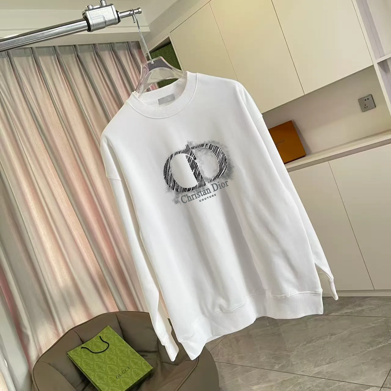 🅿️230 Dio*2025 Autumn and Winter New Style Personalized Letter Logo Print Customized Fabric 400g Round Neck Sweater Same Style for Men and Women Color: Black White Size: S M L XL XXL Five Codes