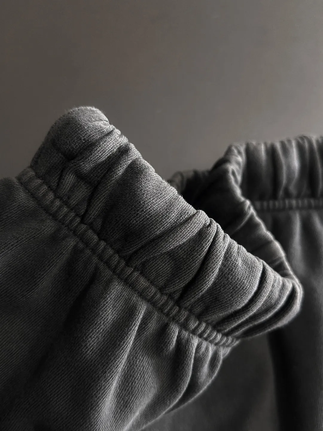 🅿️330 shipped next day, high-end goods DIOR/Dior 2025 spring and summer new elastic band casual solid color loose shorts, two needle stitches at the hem, fine and firm stitching, custom-made fabrics at the counter, high breathability and comfort, impeccable details, brand element design concept, reflecting high quality. It feels delicate and soft! It presents a casual cut and the upper body shape is great! Size: S-XXL