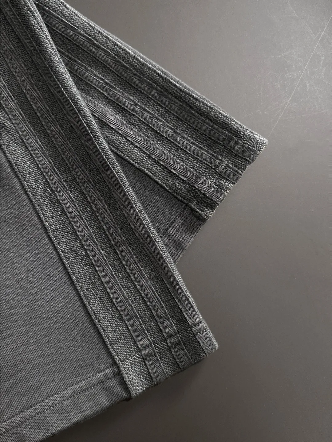 🅿️330 shipped next day, high-end goods DIOR/Dior 2025 spring and summer new elastic band casual solid color loose shorts, two needle stitches at the hem, fine and firm stitching, custom-made fabrics at the counter, high breathability and comfort, impeccable details, brand element design concept, reflecting high quality. It feels delicate and soft! It presents a casual cut and the upper body shape is great! Size: S-XXL
