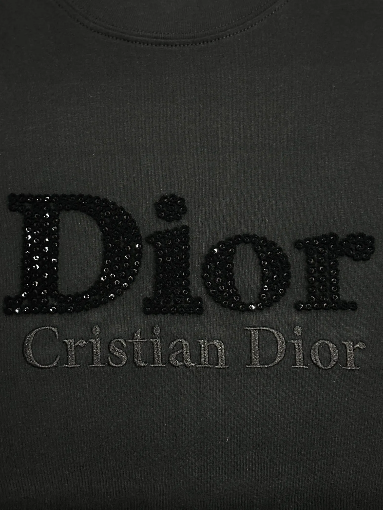 🅿️190 [High quality] Dior's new summer round neck T-shirt, embroidered bottom sequins and toothbrush embroidered English logo short-sleeved T-shirt, toothbrush embroidery technology, same color embroidery. Soft and delicate, 32-count 280g combed cotton fabric, soft and skin-friendly. The workmanship is meticulous and the thickness is moderate. The same style for men and women, loose fit, fashionable and versatile for all ages. All three standards are complete. Color: White~Black Size: S-XL