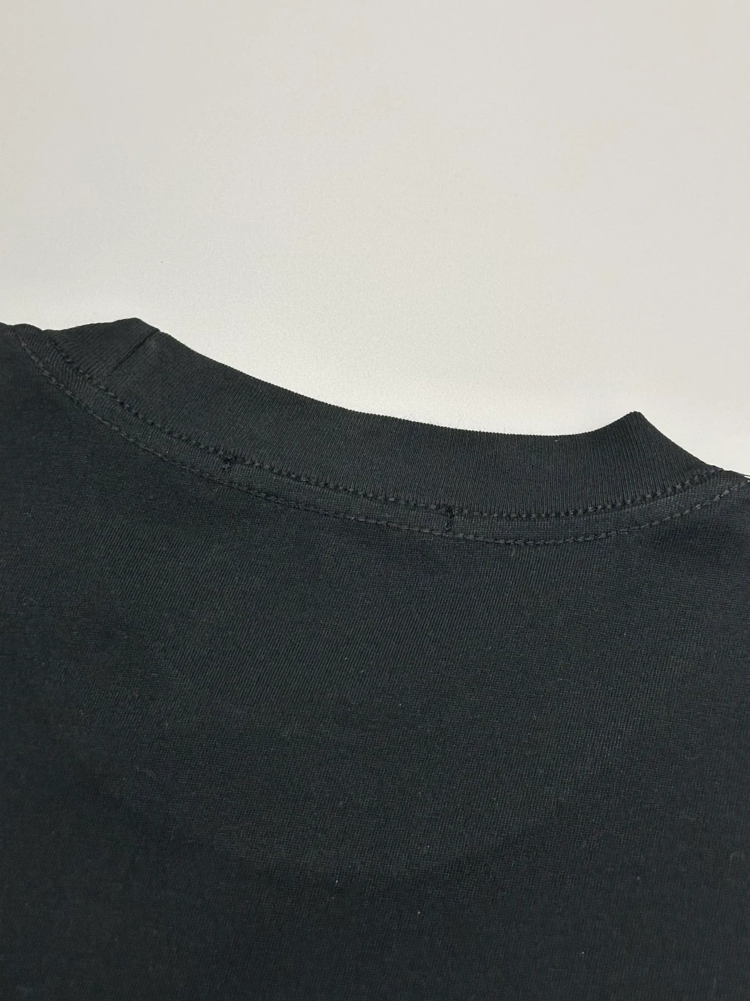 🅿️190 [High quality] Dior's new summer round neck T-shirt, embroidered bottom sequins and toothbrush embroidered English logo short-sleeved T-shirt, toothbrush embroidery technology, same color embroidery. Soft and delicate, 32-count 280g combed cotton fabric, soft and skin-friendly. The workmanship is meticulous and the thickness is moderate. The same style for men and women, loose fit, fashionable and versatile for all ages. All three standards are complete. Color: White~Black Size: S-XL