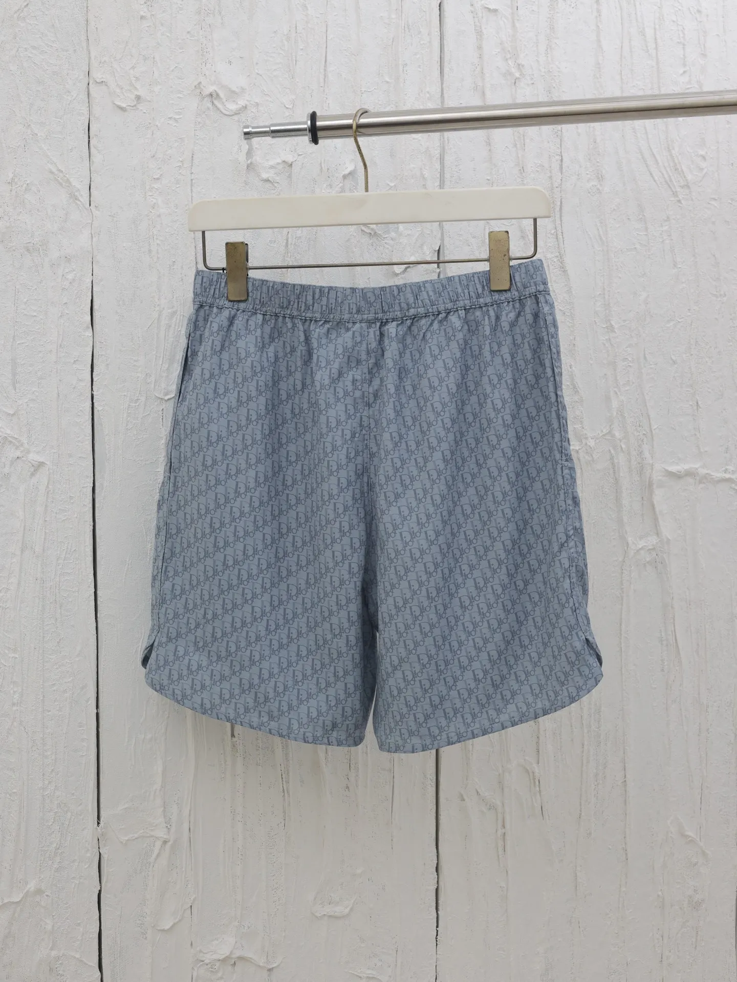 🅿️390 Dio*/Dior mulberry silk and cotton blended jacquard fabric Obliaue jacquard suit shorts This is from the 2024 beachwear limited series, highlighting the classic Oblique print. Carefully crafted from mulberry silk and cotton blended jacquard fabrics, it features a rounded hem design for a casual style. Wear with the matching pieces for a sophisticated summer look.  Size：S/M/L/XL