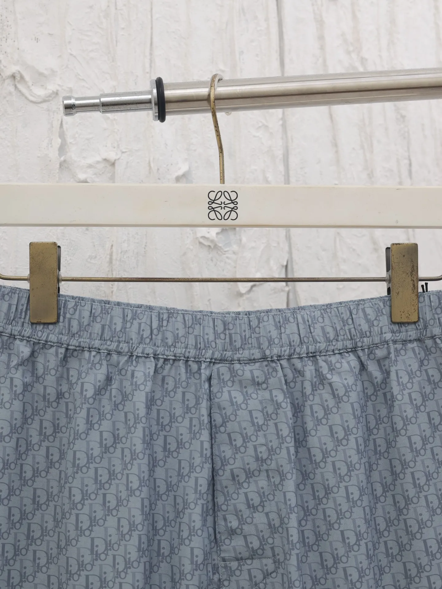 🅿️390 Dio*/Dior mulberry silk and cotton blended jacquard fabric Obliaue jacquard suit shorts This is from the 2024 beachwear limited series, highlighting the classic Oblique print. Carefully crafted from mulberry silk and cotton blended jacquard fabrics, it features a rounded hem design for a casual style. Wear with the matching pieces for a sophisticated summer look.  Size：S/M/L/XL
