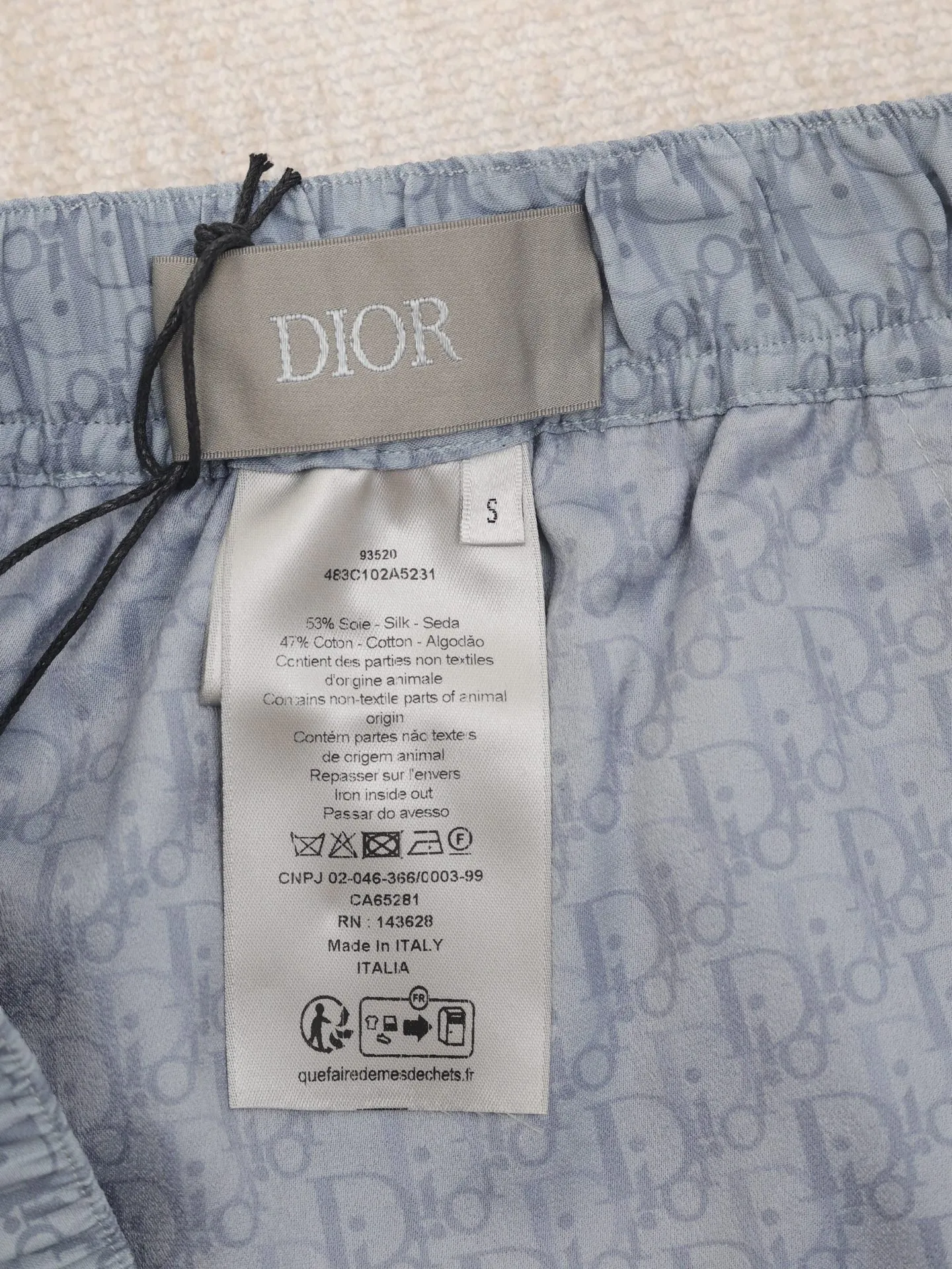 🅿️390 Dio*/Dior mulberry silk and cotton blended jacquard fabric Obliaue jacquard suit shorts This is from the 2024 beachwear limited series, highlighting the classic Oblique print. Carefully crafted from mulberry silk and cotton blended jacquard fabrics, it features a rounded hem design for a casual style. Wear with the matching pieces for a sophisticated summer look.  Size：S/M/L/XL