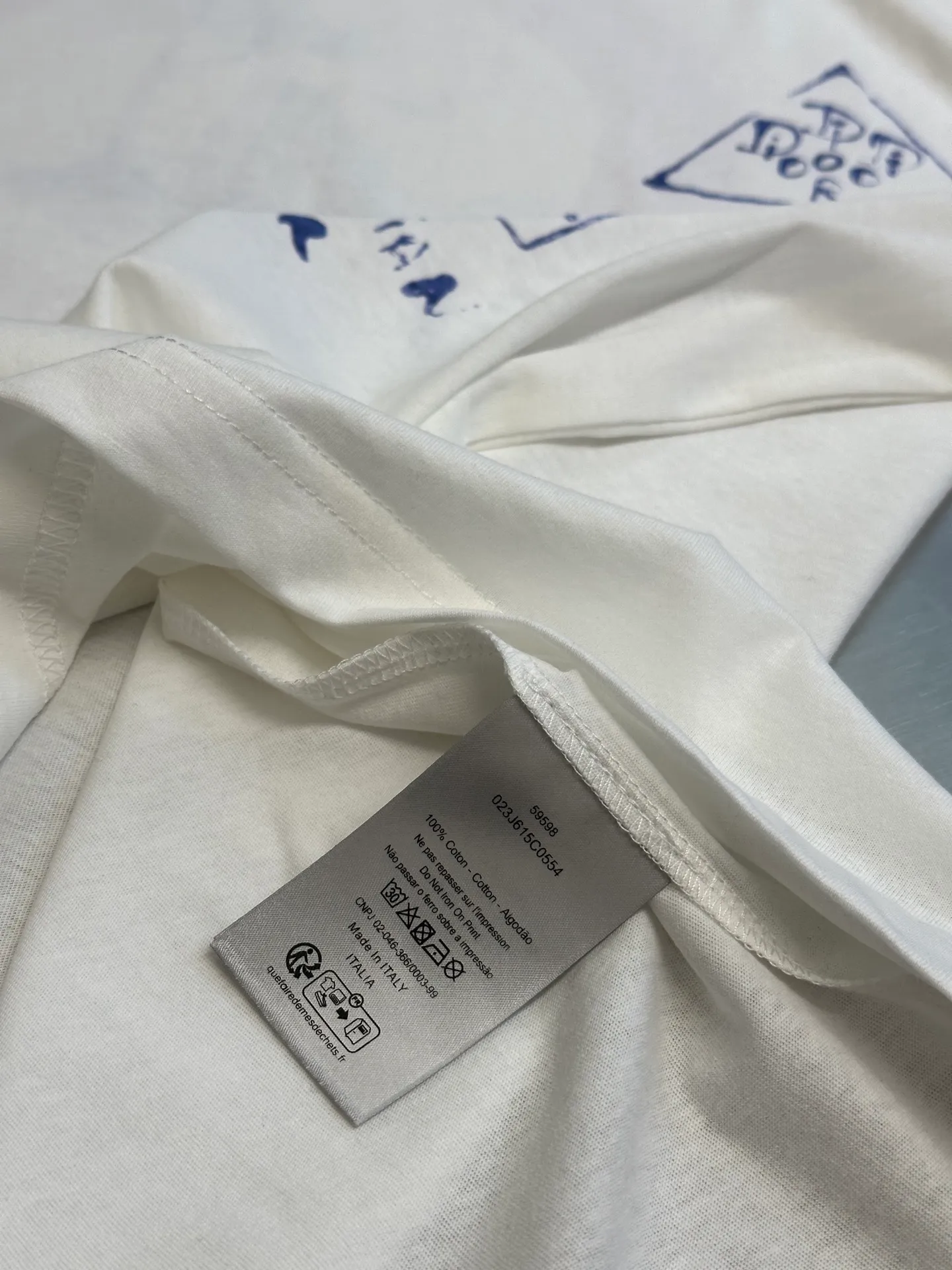 🅿️260 DIOR 25 Pink Circle Print Short Sleeve This T-shirt displays the logo from this season’s DIOR AND HYLTON NEL joint series. Crafted from blue cotton-jersey, it has a classic silhouette with a ribbed crew neck and a contrasting print on the front and back for added style. Cut for a relaxed fit, wear it with track pants or jeans.  size：xs s m l