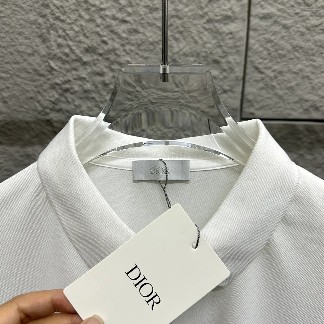 🅿️180 Dio*Dior* short-sleeved POLO 2025 spring and summer new style, simple letters 1947 embroidered pique fabric, short-sleeved polo stand-up collar, same style for men and women Size: M L XL 2XL 3XL Color: black white