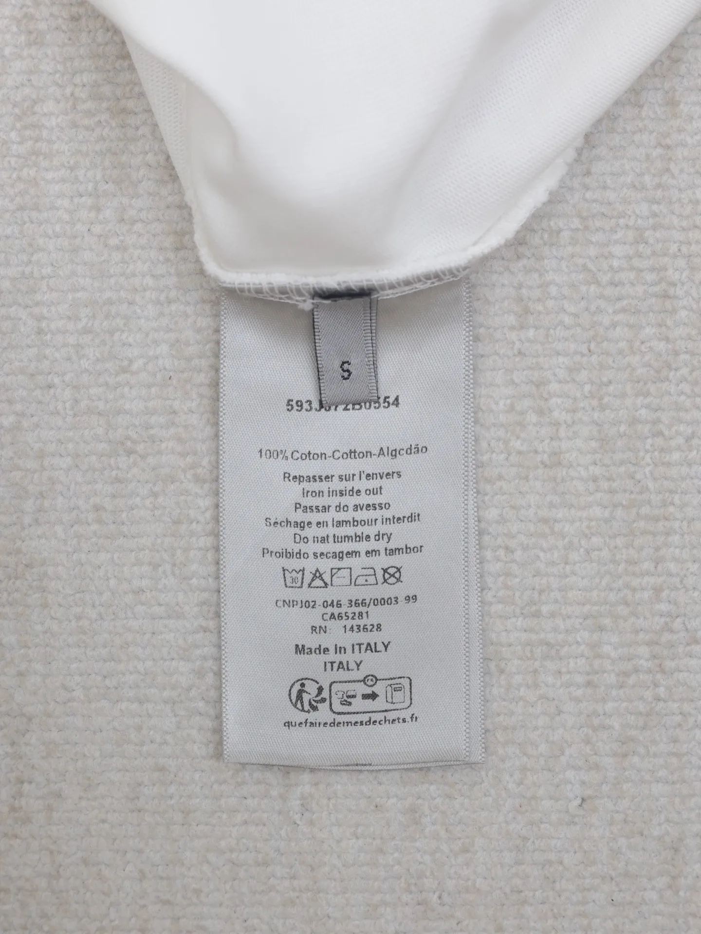 🅿️260 Dio*/Dior 25 spring and summer lily of the valley letter print round neck short sleeves YB purchased the pattern, using 270g washed cotton, 36-count double yarn, smooth fabric, comfortable and soft, skin-friendly and breathable, tight and thick feel, four-thread dense edge, double-thread collar edge, double-needle chain bottom hemming and stitching, the chest is decorated with brand letter logo printing, and the back is decorated with Lily of the Valley letter printing decoration, fine workmanship, can be matched with many types of clothing to create a fashionable look, customized accessories, complete three standards, the same style for men and women!  Size：S/M/L/XL