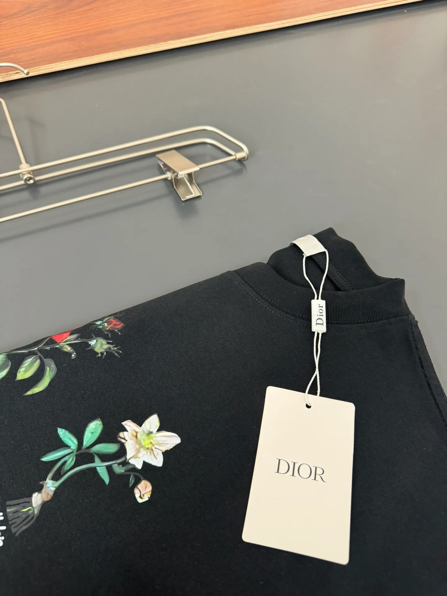 🅿️200 DIOR*Dior*320g heavyweight pure cotton t-shirt, thick, breathable and loose fit. Printed logo design. Spring and summer new round neck fashionable short-sleeved t-shirt. Comfortable against the skin, durable and easy to wear. Meticulous original craftsmanship. A must-have for casual and versatile colors. Color: black white. Size: S M L XL XXL