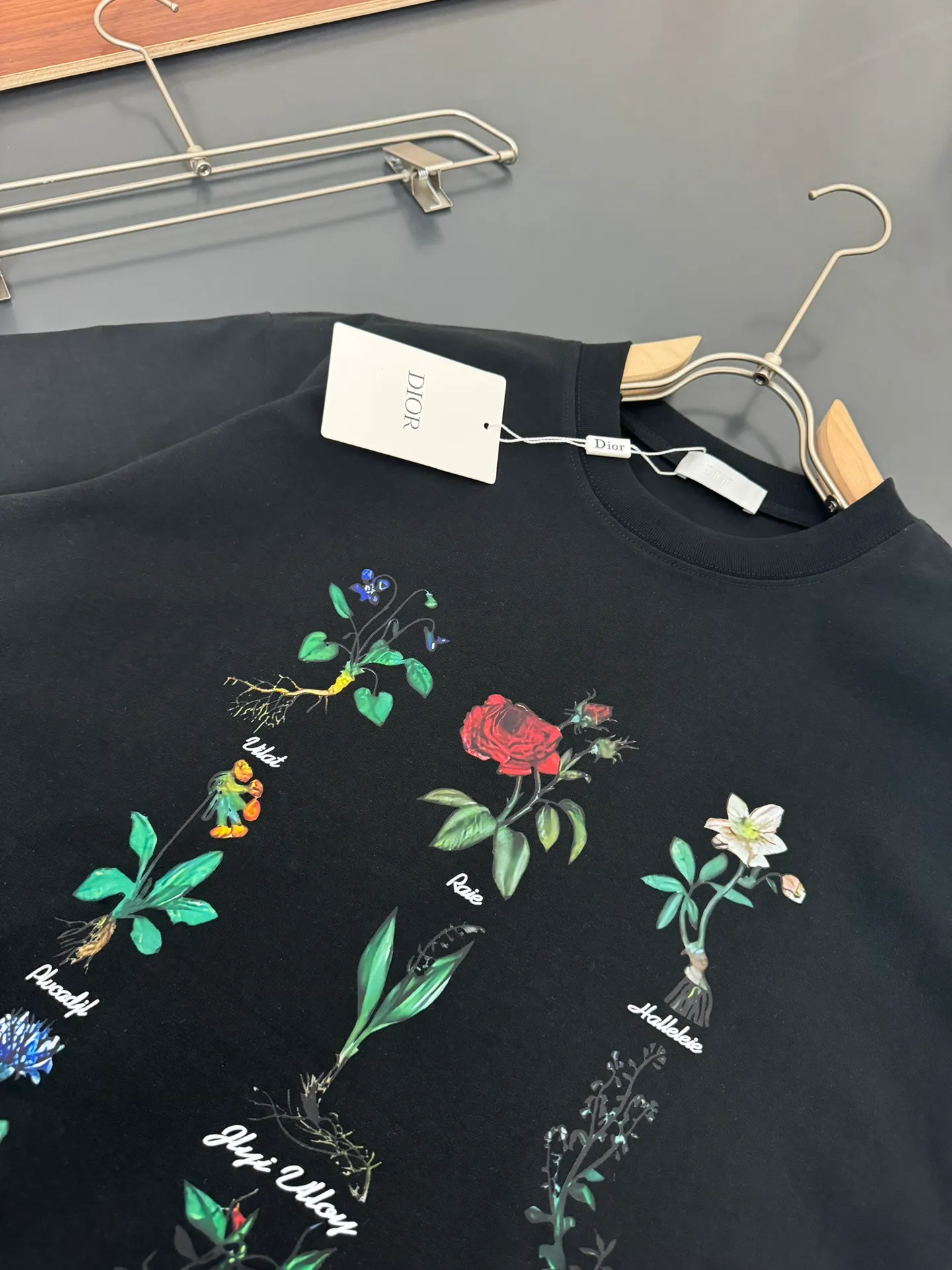 🅿️200 DIOR*Dior*320g heavyweight pure cotton t-shirt, thick, breathable and loose fit. Printed logo design. Spring and summer new round neck fashionable short-sleeved t-shirt. Comfortable against the skin, durable and easy to wear. Meticulous original craftsmanship. A must-have for casual and versatile colors. Color: black white. Size: S M L XL XXL