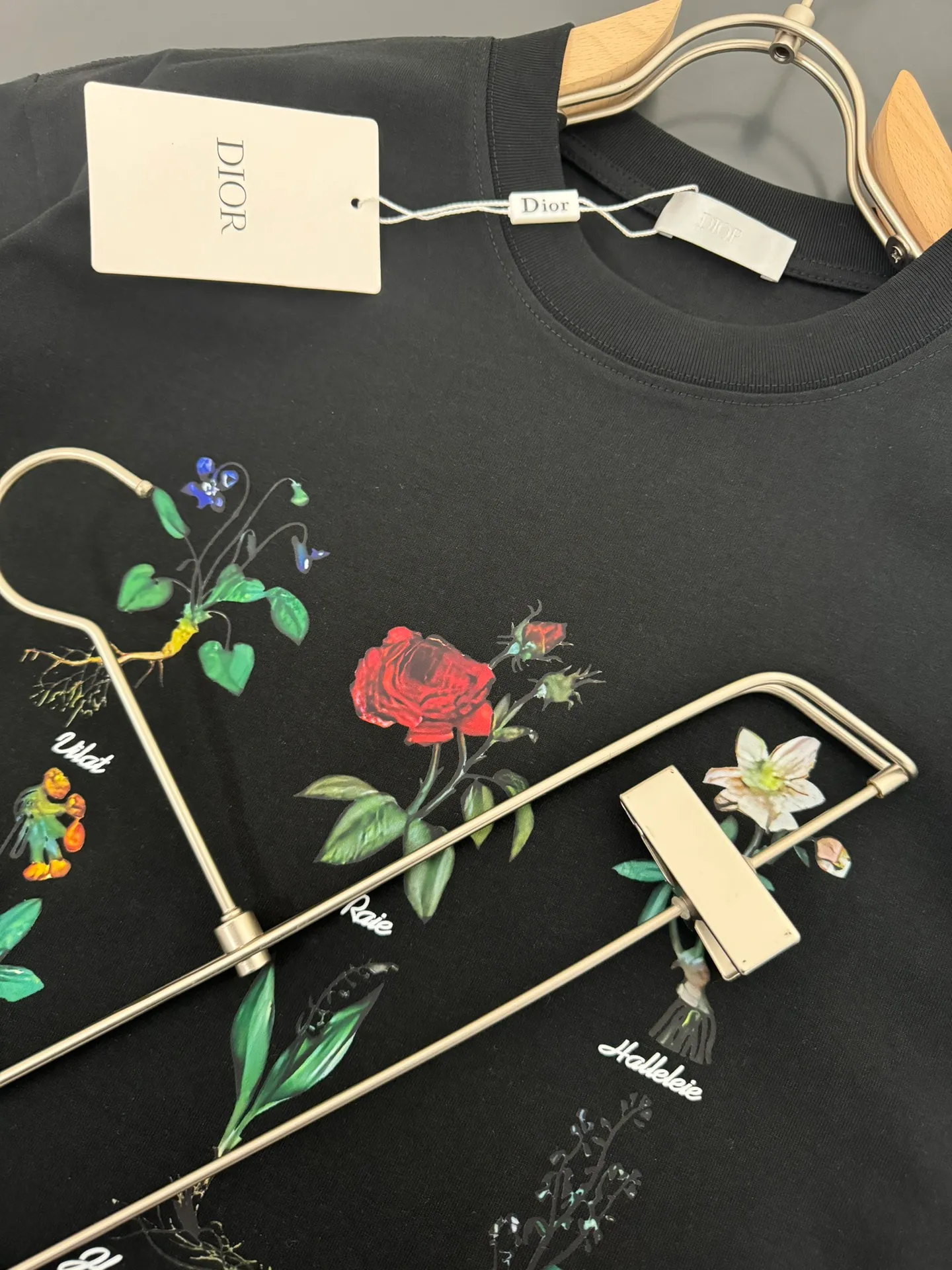 🅿️200 DIOR*Dior*320g heavyweight pure cotton t-shirt, thick, breathable and loose fit. Printed logo design. Spring and summer new round neck fashionable short-sleeved t-shirt. Comfortable against the skin, durable and easy to wear. Meticulous original craftsmanship. A must-have for casual and versatile colors. Color: black white. Size: S M L XL XXL