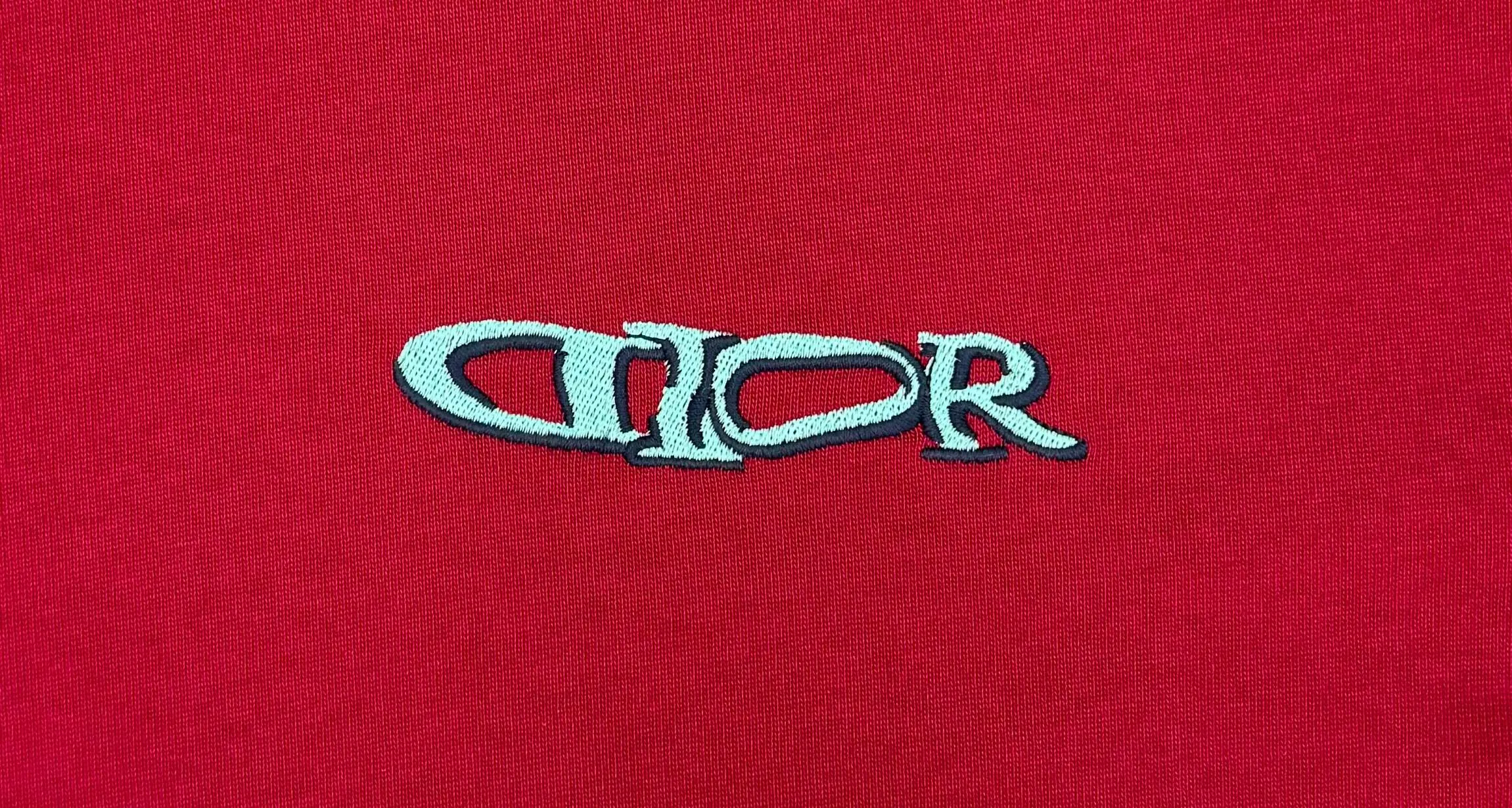 🅿️220 (top version, different currency) will not be taken off the shelves all year round, sell with confidence. Style: Dior/DIO.R short-sleeved T-shirt. Fabric: 300g double yarn 100% cotton. Rib: 320g heavy Sorona 1*1 trendy brand. Craftsmanship: imported machine embroidered logo on the front and rear. Color: white black red. Size: XS S M L. No gender distinction. Same style for men and women.