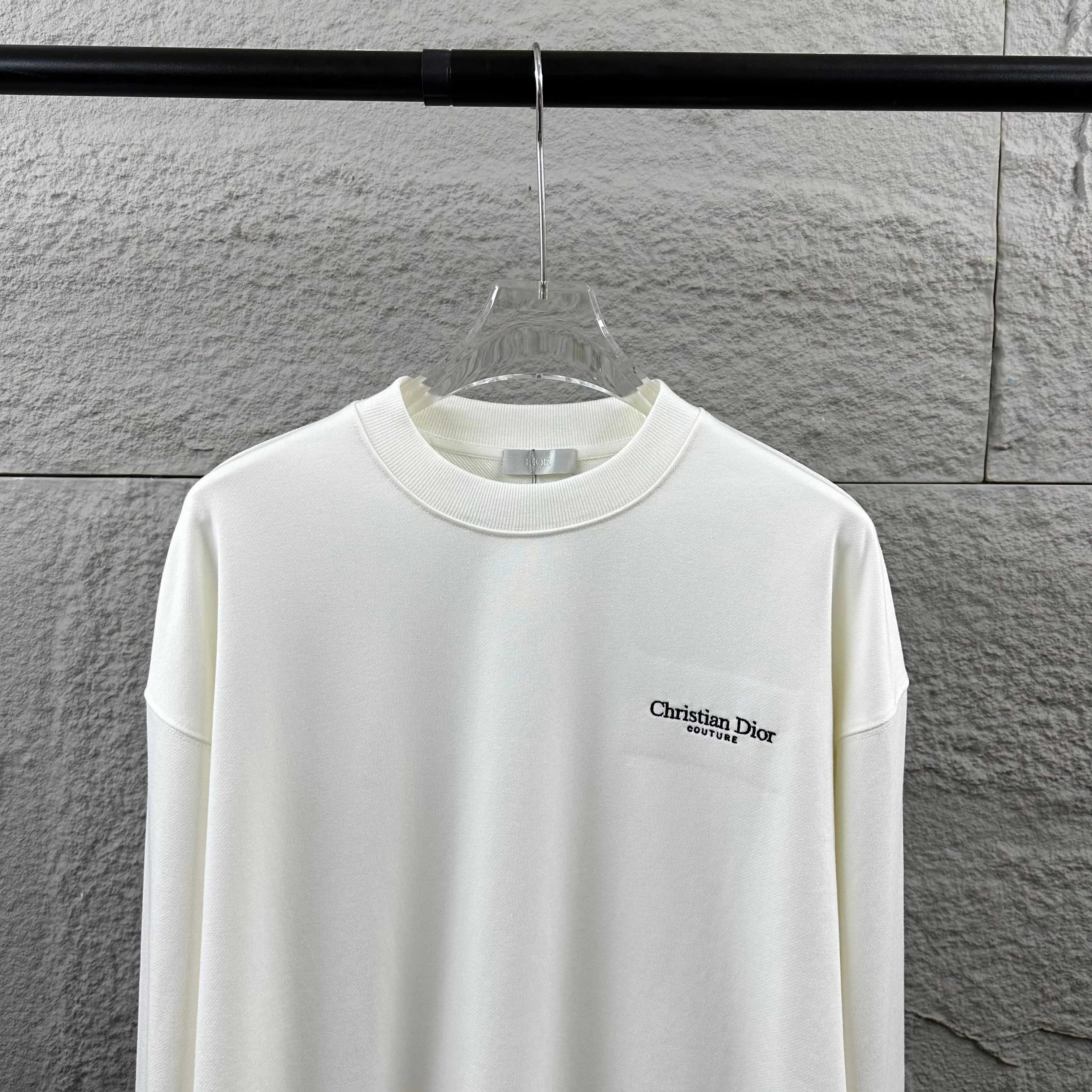 🅿️260 Dio* Christian Dior 2025 early autumn and winter new style, simple embroidery of classic letters, printed letters on the back, simple and elegant, custom terry fabric, long-sleeved round neck sweatshirt, same style for men and women, color: black, white, size: S (90-130 pounds) M (120-150 pounds) L (140-165 pounds) XL (160-180 pounds) XXL (180-210 pounds)
