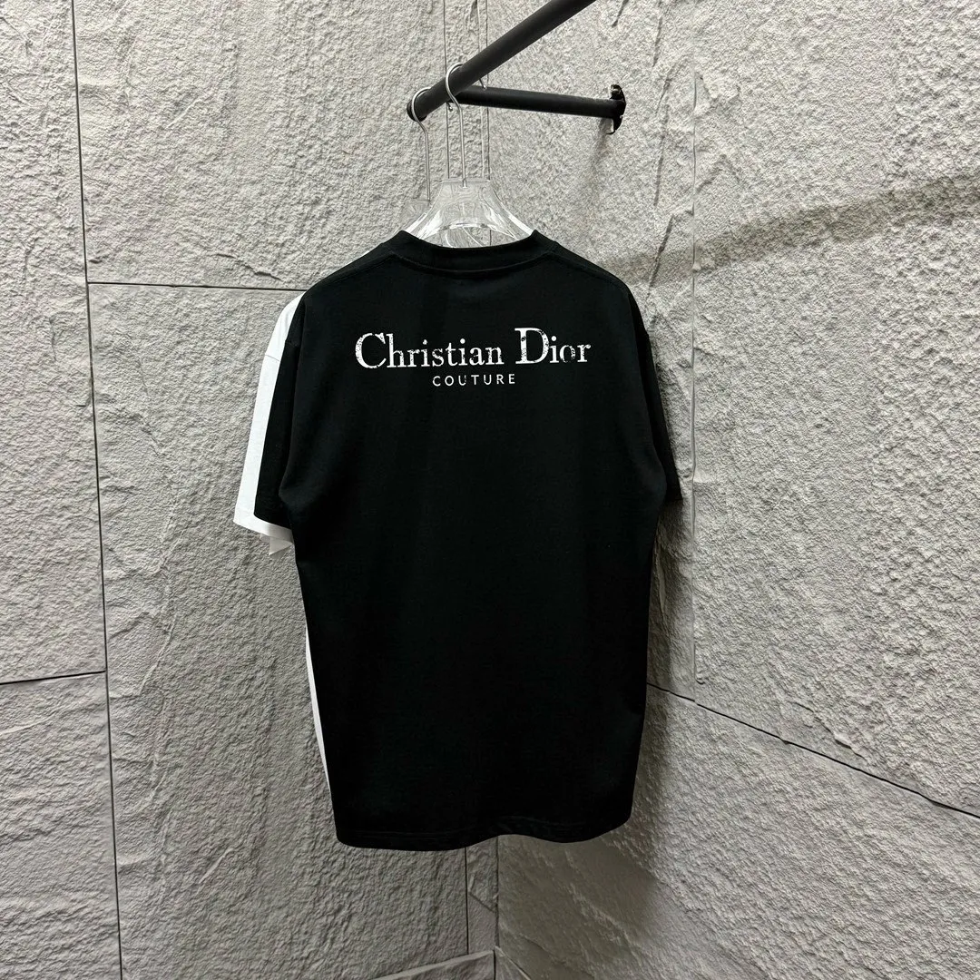 🅿️190 Dio* Dior 2025 spring and summer new style Classic letter embroidery Letter printing on the back Simple and elegant Customized double yarn plain cotton fabric Short-sleeved T-shirt Uniform for men and women Color: Black White Angora Red Size: S (90-130 catties) M (120-150 catties) L (140-165 catties) XL (160-180 pounds) XXL (180-210 pounds)