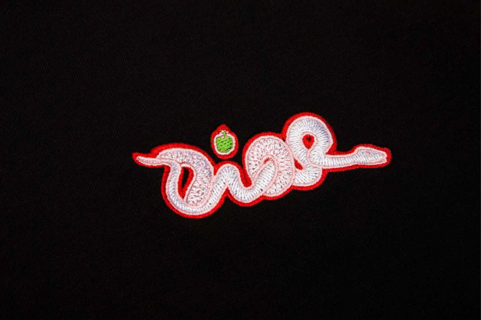 🅿️180 High-quality DIOR/Dior new series Apple snake embroidered short-sleeved T-shirt, pure cotton double yarn fabric, using high-density thread embroidery, loose version, full set of accessories, soft and thick fabric, complete with three standards, same size for men and women. Size xs s m l