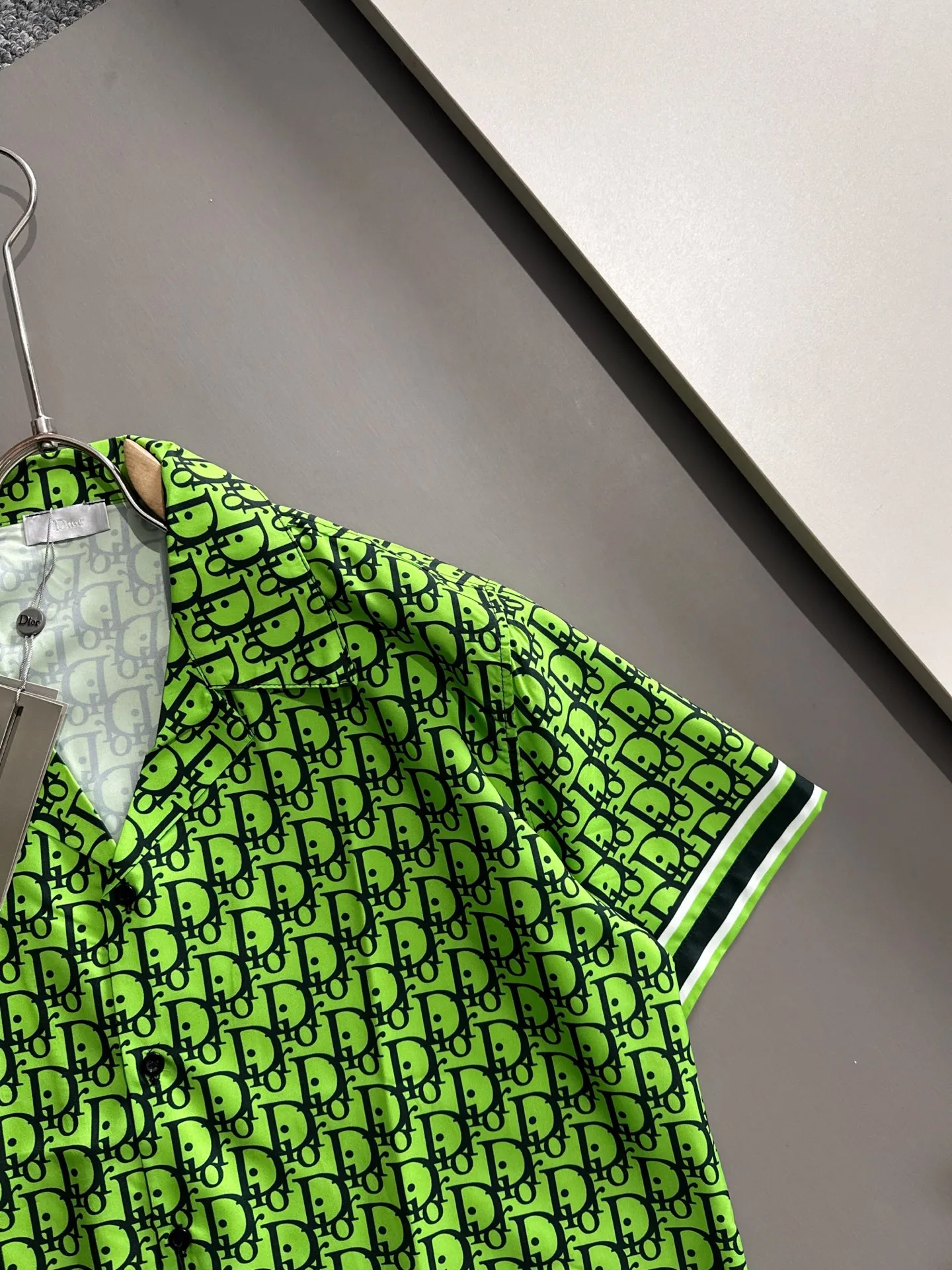 🅿️400 Dior 2025 summer classic LOGO design full-print suit, light and thin cotton full-body digital printing, made of high-quality polyester fiber fabrics, pants with breathable mesh lining, carefully created standard version, can be matched separately with clothes, versatile style for leisure time! The classic logo on the whole body is very eye-catching, showing a sense of luxury and style, becoming a classic and mainstream style that never goes out of style and is elegant! Extremely handsome, classic and heroic. Same style for men and women. Size: M-3XL (Please note your height and weight when placing an order)