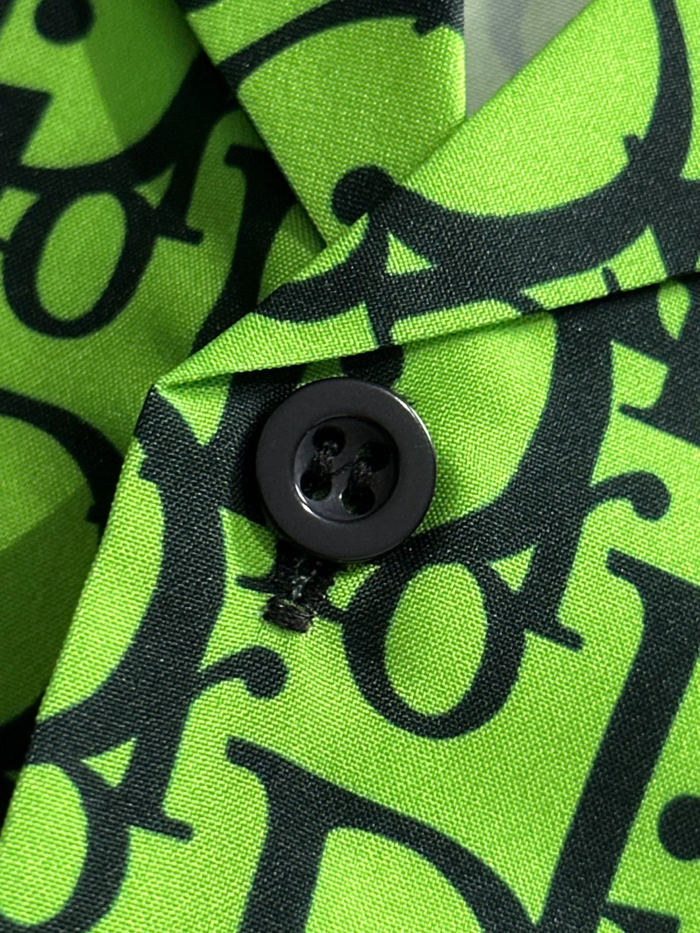 🅿️400 Dior 2025 summer classic LOGO design full-print suit, light and thin cotton full-body digital printing, made of high-quality polyester fiber fabrics, pants with breathable mesh lining, carefully created standard version, can be matched separately with clothes, versatile style for leisure time! The classic logo on the whole body is very eye-catching, showing a sense of luxury and style, becoming a classic and mainstream style that never goes out of style and is elegant! Extremely handsome, classic and heroic. Same style for men and women. Size: M-3XL (Please note your height and weight when placing an order)