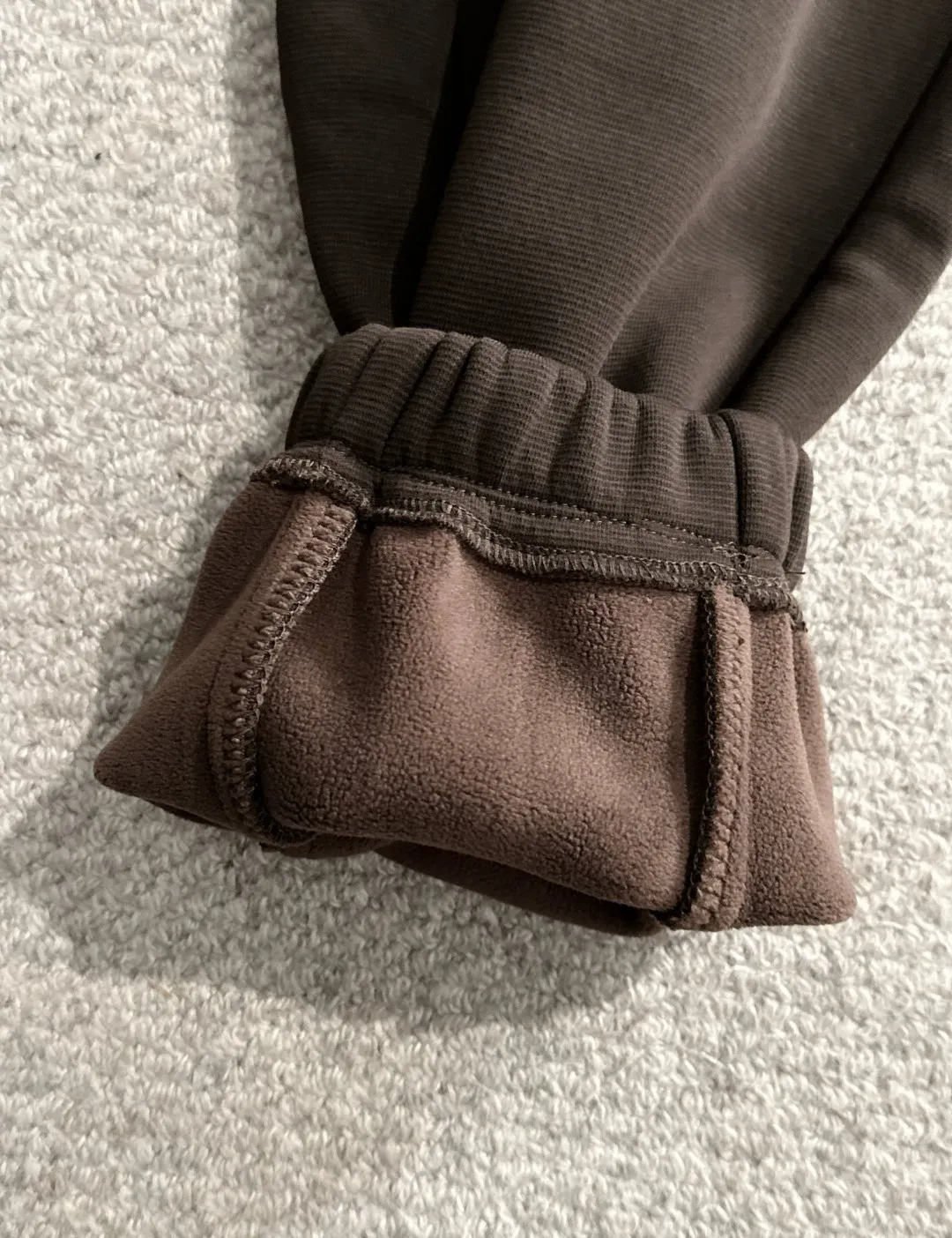 🅿️380 next day shipping Dior 2025 new early spring elastic band casual pants, thickened with velvet to keep warm. The custom-made fabrics at the counter are highly breathable and comfortable, with impeccable details and brand element design concepts, reflecting high quality. It feels delicate and soft! It presents a casual cut and the upper body shape is great! Size: M-4XL