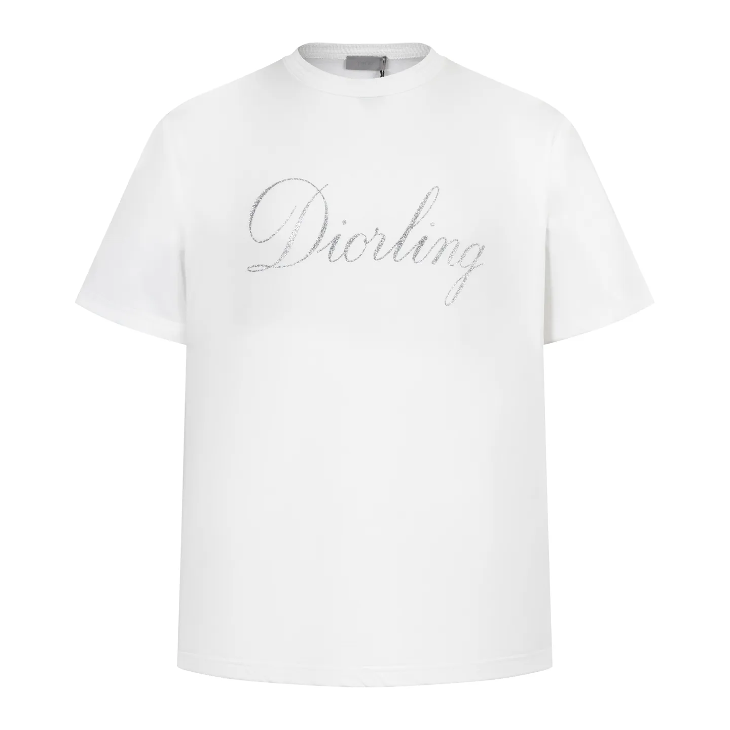 🅿️270 [Exclusive supply] CD flash letter printed short sleeves. The fabric is made of 24S 185g special woven compact cotton fabric. The rib is made of 32S 300g double yarn rib. New for the 2025 Winter Men's Collection, this T-shirt is decorated with a Dior Love glitter print inspired by the archives as a tribute to the legacy. Crafted from white cotton jersey with a ribbed crew neck. The regular fit pairs easily with a variety of trousers and work jeans. It is woven with 24-count special compact cotton yarn. The weaving process requires high standards and requires the use of advanced looms and high-quality raw materials. Specially woven compact cotton has many advantages, such as softness and comfort, good breathability, strong wrinkle resistance, good durability, etc.; it has a tighter, softer and more delicate texture and feel. Interpretation of the silicone oil shiny silver printing process, a special printing process that combines the feel of silicone oil with the visual effect of metal particles and gold sand, and achieves gradient, three-dimensional or flashing effects through multi-color overprinting technology. Size:XS-S-M-L