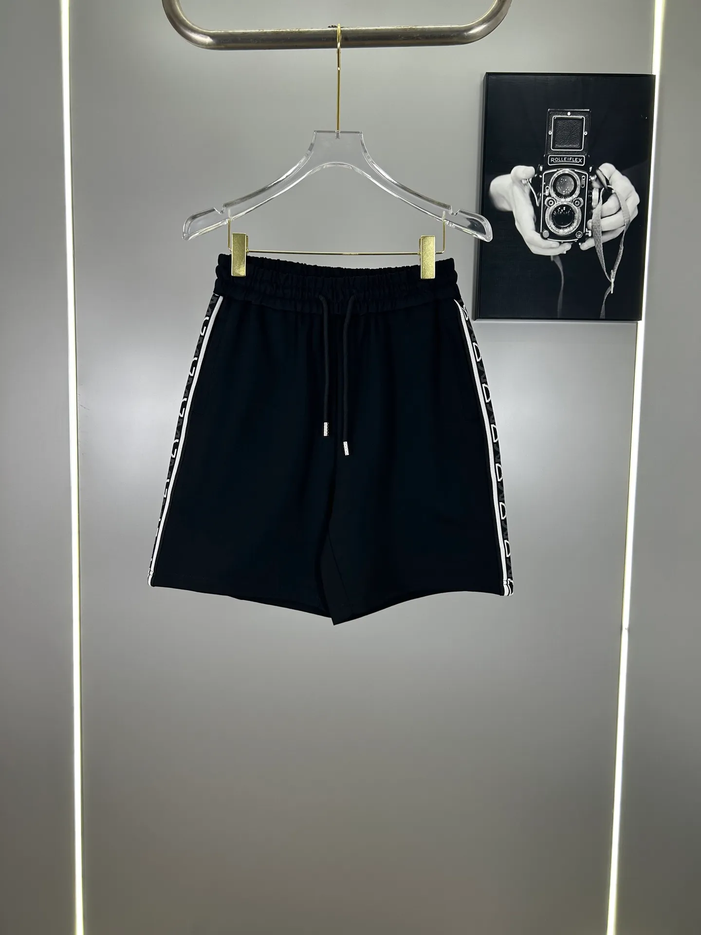 🅿️240 (high-end original specification version) Dior 2025ss trade channel goods. Ribbon casual sports shorts are an irresistible classic style with a casual and fashionable touch. Simplified proportional tailoring creates a casual and versatile fit. The customer-supplied high-density 400g fabric is different from traditional knitted cotton fabrics. It feels soft and delicate, has a better texture, is comfortable and skin-friendly, anti-wrinkle and breathable. Modern classic urban benchmark with a new image. The drawstring waist design highlights the charm of sports and leisure. It shows the youthful and exuberant expression. Lazy and sexy... Size: S--XXL