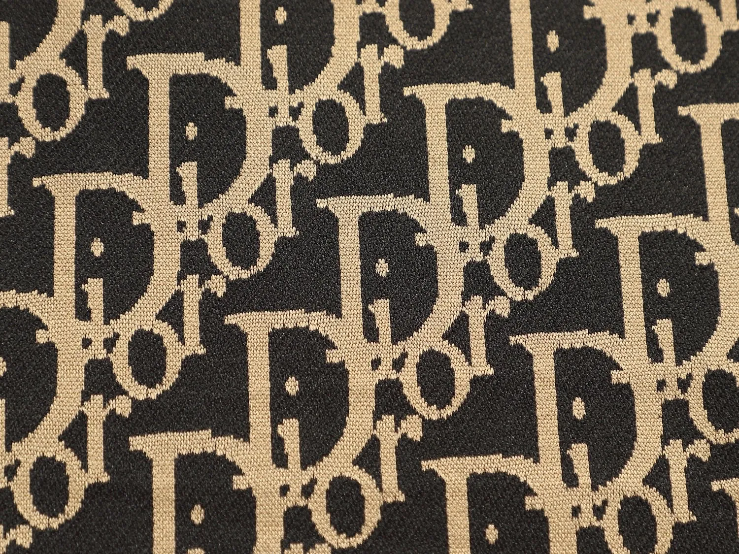🅿️180 Doir Dior micro-wide version XS-L new exclusive limited edition 25 years of the latest and top-notch full printed logo dark pattern towel embroidered letter logo double sleeves back plaid patch exquisite heavy craftsmanship As the leader in the luxury world, 280g washed fabric T-shirts, D family is well-deserved. The first thing that catches the eye on the piece I am going to talk about today is the two loose and comfortable styles~~The ribbed round neck is the best modification of its version, while B family has the upper body LOGO listed on the front, and the unique pin design uses a color matching design to highlight the texture! Cow Black and white, the most traditional modification method and the simplest color scale contrast form the strongest and direct contrast, and this is often the most concise and clear minimalist modification method~~A nostalgic classic atmosphere also spreads in this work inadvertently! ! Coupled with the blessing of pure cotton material, both the upper body comfort and the existence are unparalleled. It can be said to be a must-have companion in summer. The excellent breathability and comfortable wearing feeling are unparalleled~ Recommended! ! Size: XS S M L Color: Black Apricot Size chart: