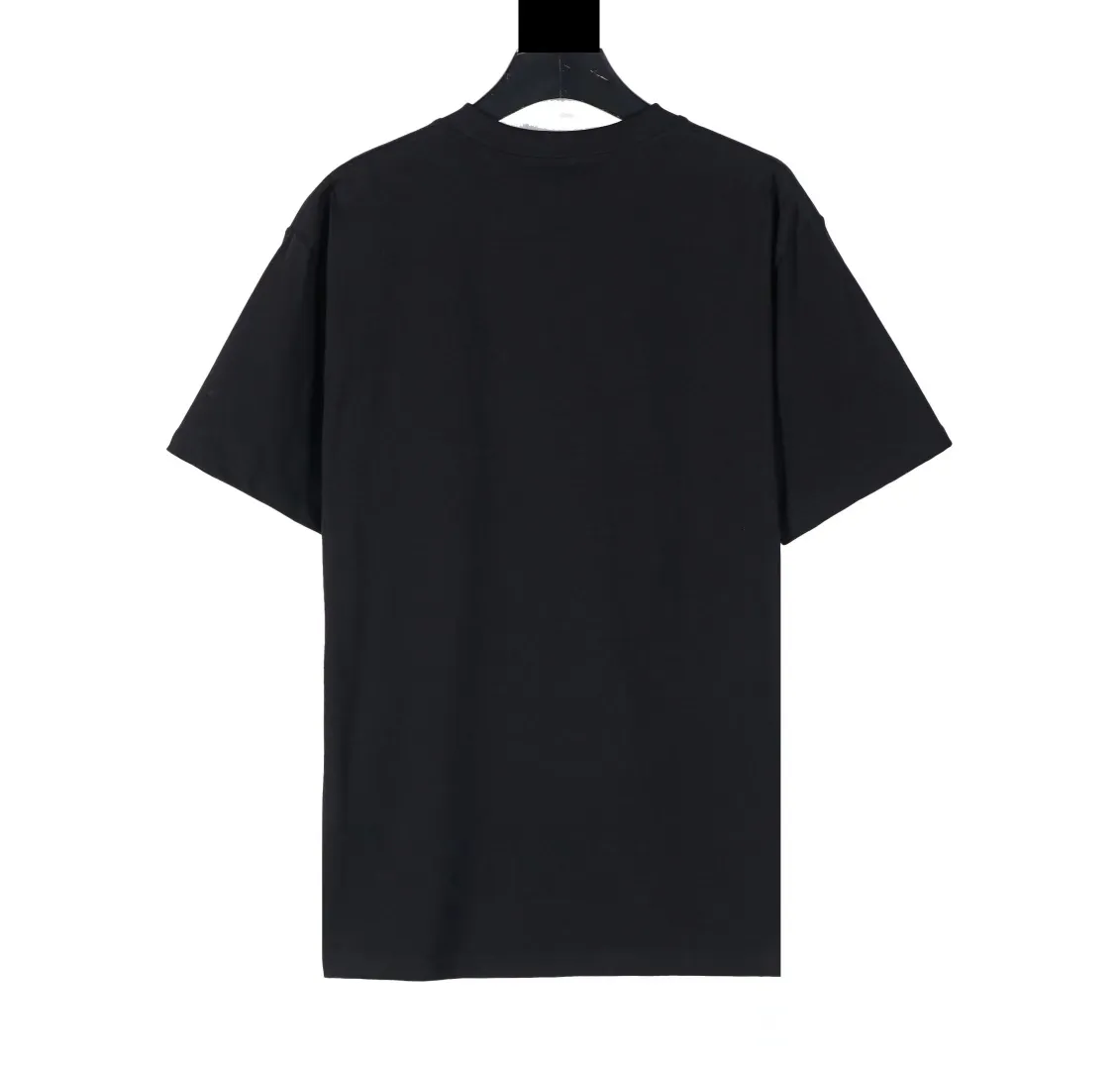 🅿️180 CD / New Handwritten Signature Loose Fit T-Shirt This T-shirt is decorated with a handwritten style Christian 1947 flocking logo, highlighting Mr. Dior’s signature and the year the Dior brand launched its first collection. Crafted from black cotton jersey in a relaxed fit, it features a classic ribbed crew neck. Enhances any casual look.  Double yarn cotton cover cotton fabric is a special double yarn fabric, which is made of double layers of gauze interwoven. Its yarn fineness is very small, making the fabric more delicate, soft and comfortable to wear. At the same time, the double-layer yarn structure makes the fabric have very good hygroscopic properties, which can effectively wick away sweat and keep the body dry; it is also moisture-proof, warm and mildew-proof.  The fluff used in flocking logo printing can better combine with the adhesive on the surface of the substrate during the flocking process to form a strong flocking effect; it has a soft and delicate feel, making flocked printing products comfortable to the touch. The adhesive has strong adhesion to bad cloth and fluff, has a soft hand feel, moderate viscosity, good chemical stability, washability, and high fastness index. The material has good environmental performance and is harmless to the human body. It is a green and environmentally friendly product. Size: XS S M L