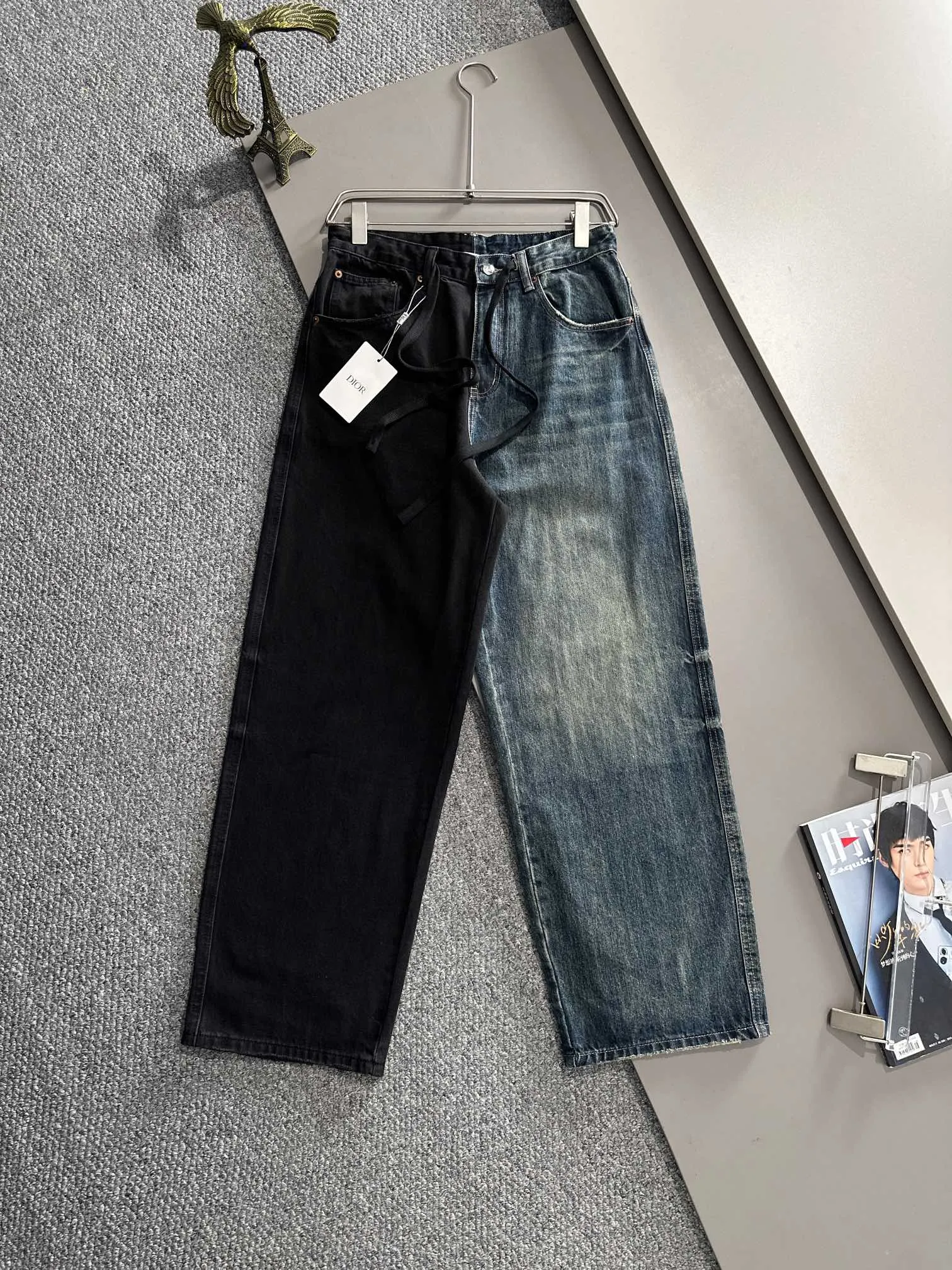 🅿️380 Dior 2025 Four Seasons Loose Jeans Straight Trousers, the trend in the trend! Many fashion bloggers control the upper body. The water is woven from imported Japanese Denim plain cotton denim fabric. It has three standards, is soft, delicate, comfortable and breathable. The color has a modern and fashionable vicissitudes. The upper body is versatile and fashionable! Light luxury is a must-have item for daily commuting! Size: XS-2XL (please state your height and weight when placing an order)