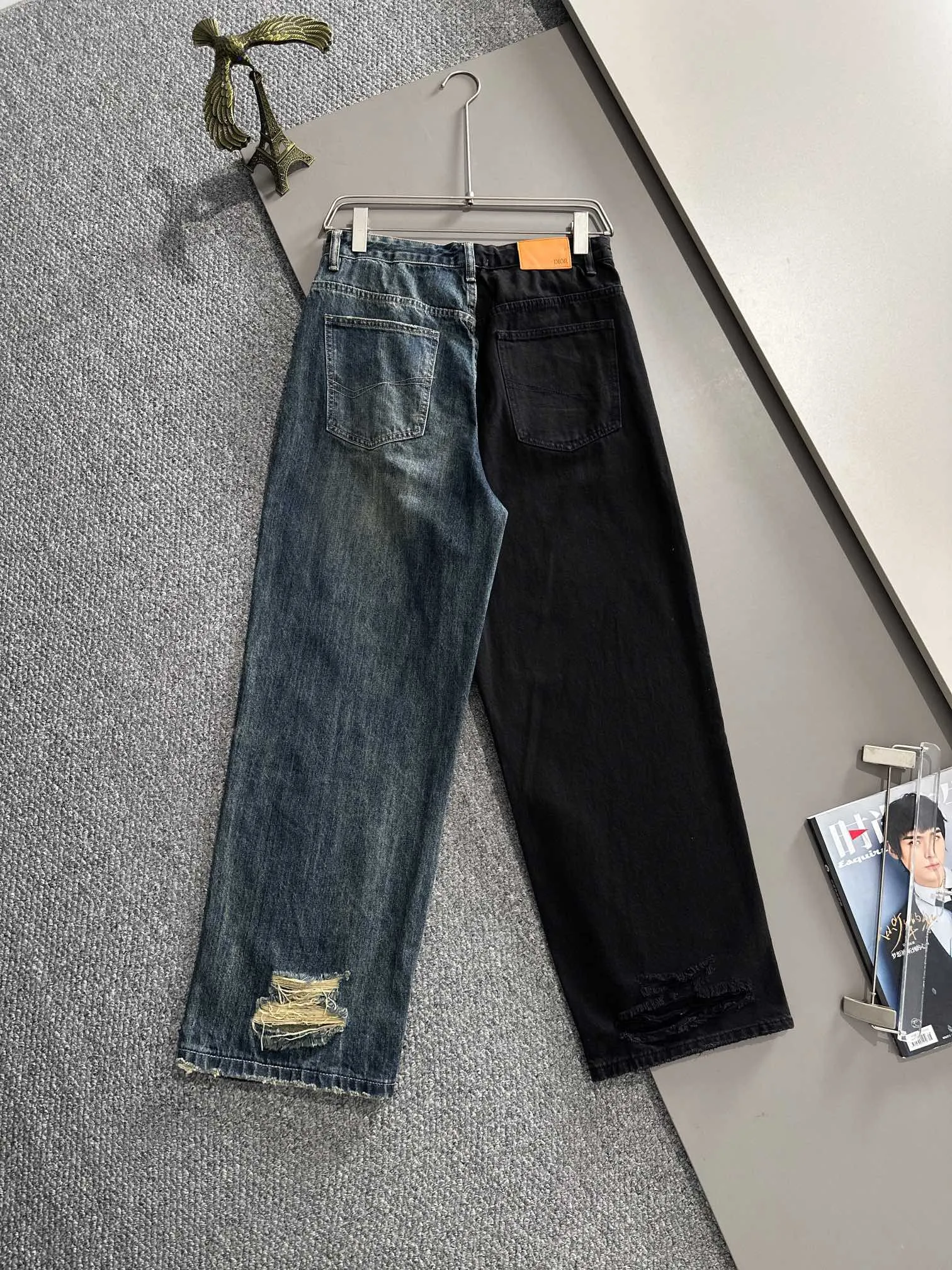 🅿️380 Dior 2025 Four Seasons Loose Jeans Straight Trousers, the trend in the trend! Many fashion bloggers control the upper body. The water is woven from imported Japanese Denim plain cotton denim fabric. It has three standards, is soft, delicate, comfortable and breathable. The color has a modern and fashionable vicissitudes. The upper body is versatile and fashionable! Light luxury is a must-have item for daily commuting! Size: XS-2XL (please state your height and weight when placing an order)