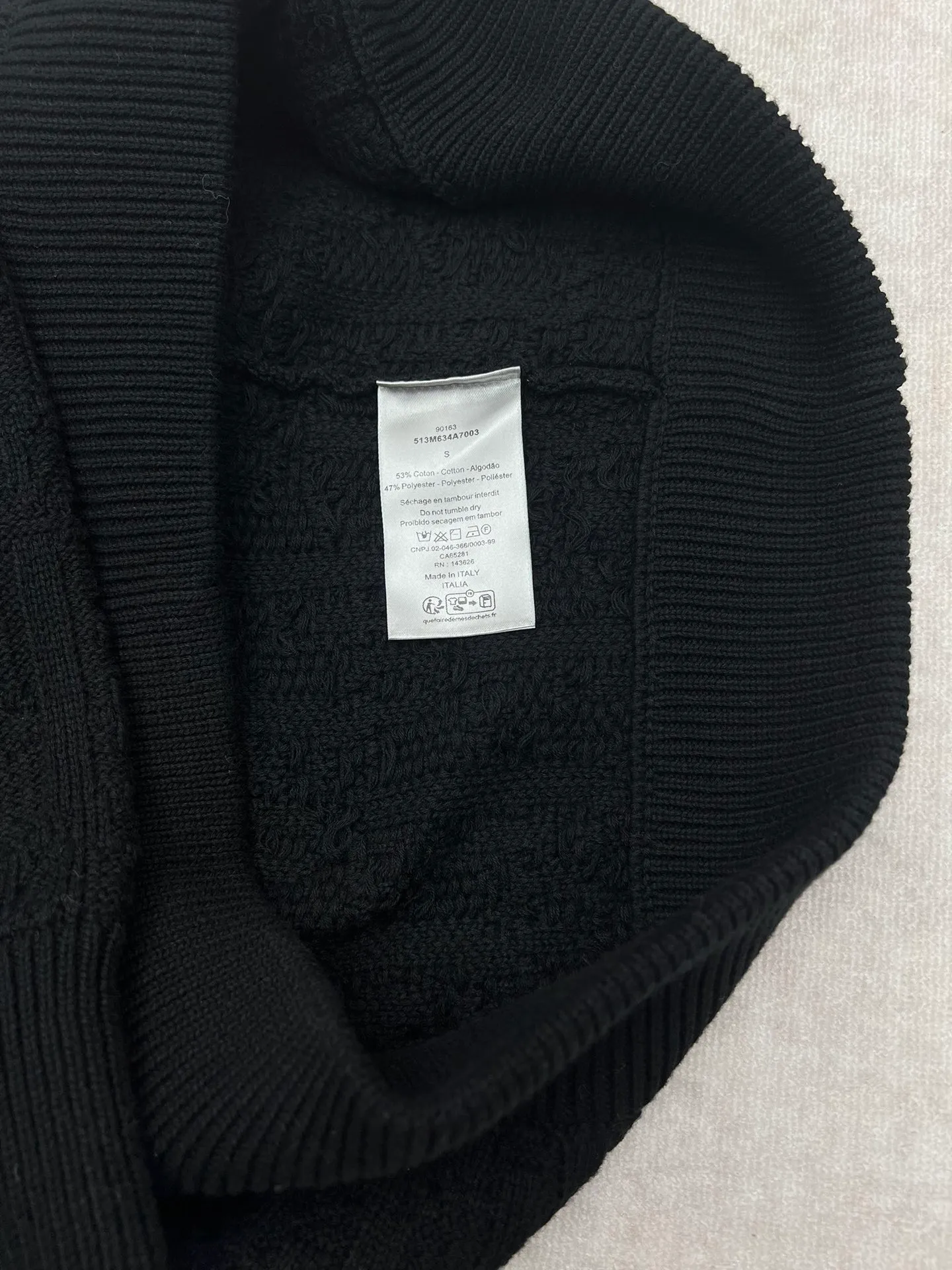 🅿️500 Dior 25ss new sweater black cotton blend jacquard fabric Oblique print This sweater highlights Dior’s classic Oblique print. Crafted from black cotton-blend jacquard in a comfortable fit, it has a ribbed finish at the collar, cuffs and hem. Patterned throughout, with tonal graphic details enhance the look. Size: S.M.L.XL.