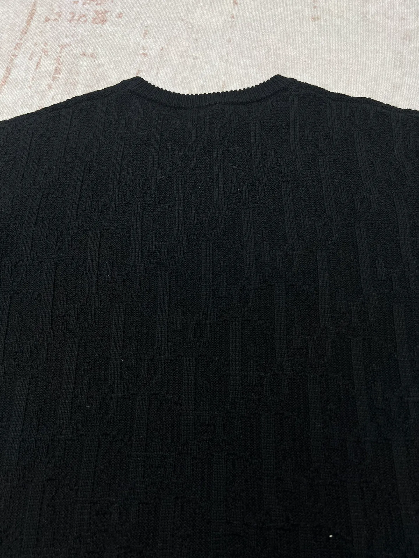 🅿️500 Dior 25ss new sweater black cotton blend jacquard fabric Oblique print This sweater highlights Dior’s classic Oblique print. Crafted from black cotton-blend jacquard in a comfortable fit, it has a ribbed finish at the collar, cuffs and hem. Patterned throughout, with tonal graphic details enhance the look. Size: S.M.L.XL.