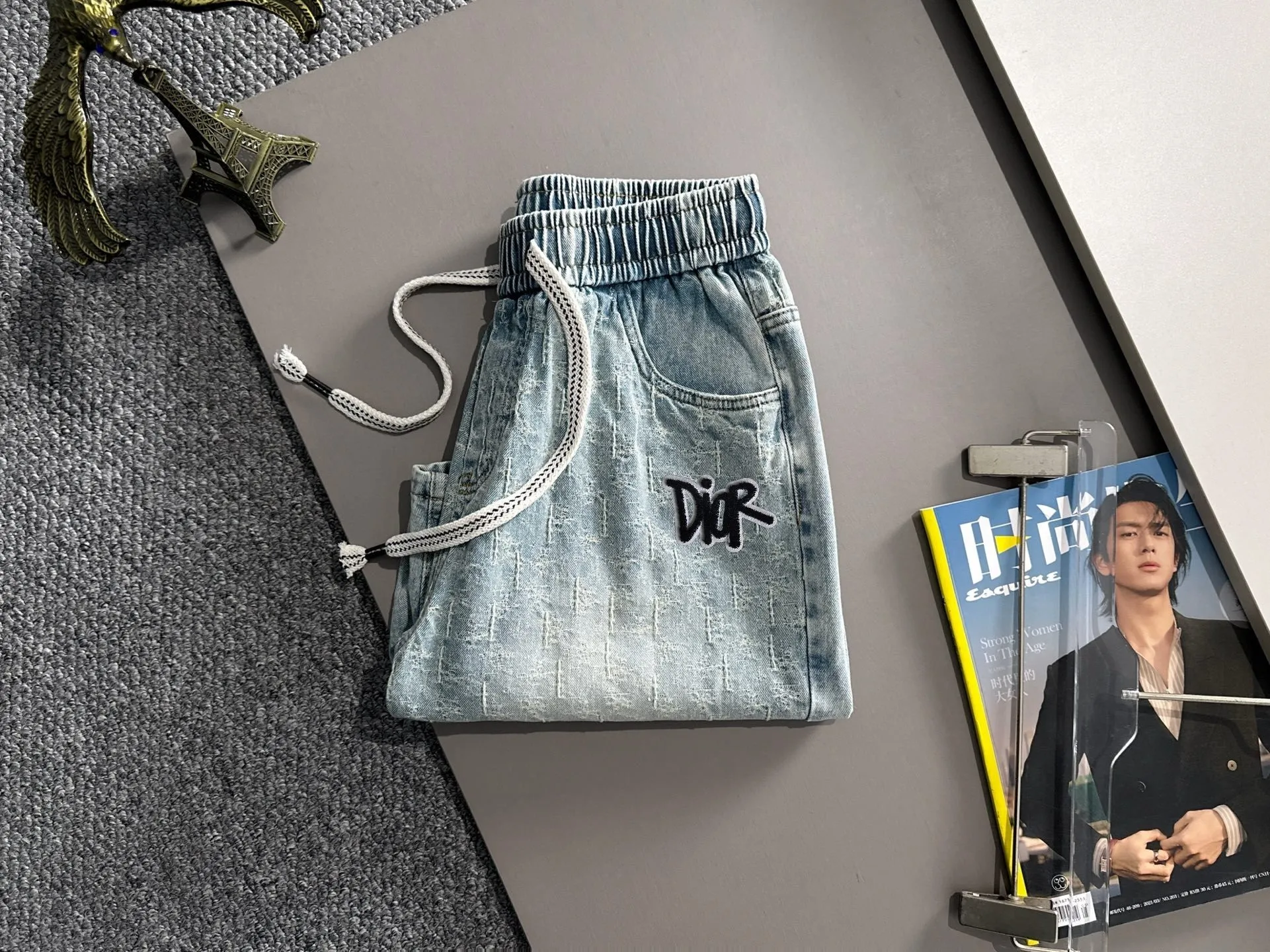 🅿️330 Dior 2025 summer new jeans denim shorts are produced using imported Japanese Denim plain cotton denim fabrics, complete with three standards, and the top stonewashing process makes the texture reach the old taste of the 1980s, soft, delicate, comfortable and breathable.