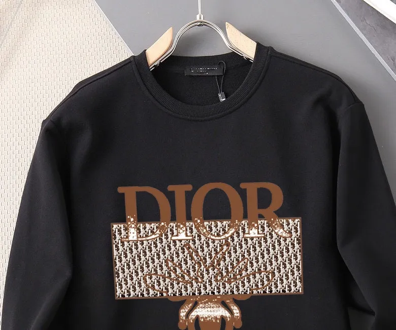 🅿️220 brand [DIOR Dior] (good news for fat people) 2025ss autumn latest long-sleeved round-neck sweatshirt, on sale simultaneously on the official website. Refreshing and breathable. Made of top Tencel Roman. Comfortable and soft. 3D three-dimensional clarity. Super fashion sense. Great for gifting and keeping for yourself. Size: M-5XL (can wear up to 220 pounds)
