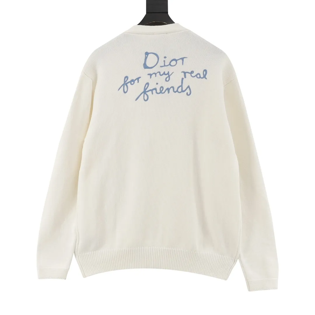 🅿️600 Dior embroidered cotton blend button cardigan. The fabric is made of 40-count cotton yarn and wool, and the cotton content is 62%. It is mixed with 38% polyester. Mixing two kinds of wool materials can effectively make the upper body more three-dimensional. The embroidery uses high-density wool yarn embroidery technology, and the front numbers are all equipped with the joint series embroidery LOGO. The number of stitches is about 12,000. The auxiliary buttons are made of natural horn buttons, with the brand's iconic [DIOR] LOGO on the buttons. This cardigan displays the Dior For My Real Friends logo from the DIOR AND HYLTON NEL collaboration. Crafted from white cotton-blend jersey with embroidery on the front and back, button fastening and ribbed trims. Size s-l